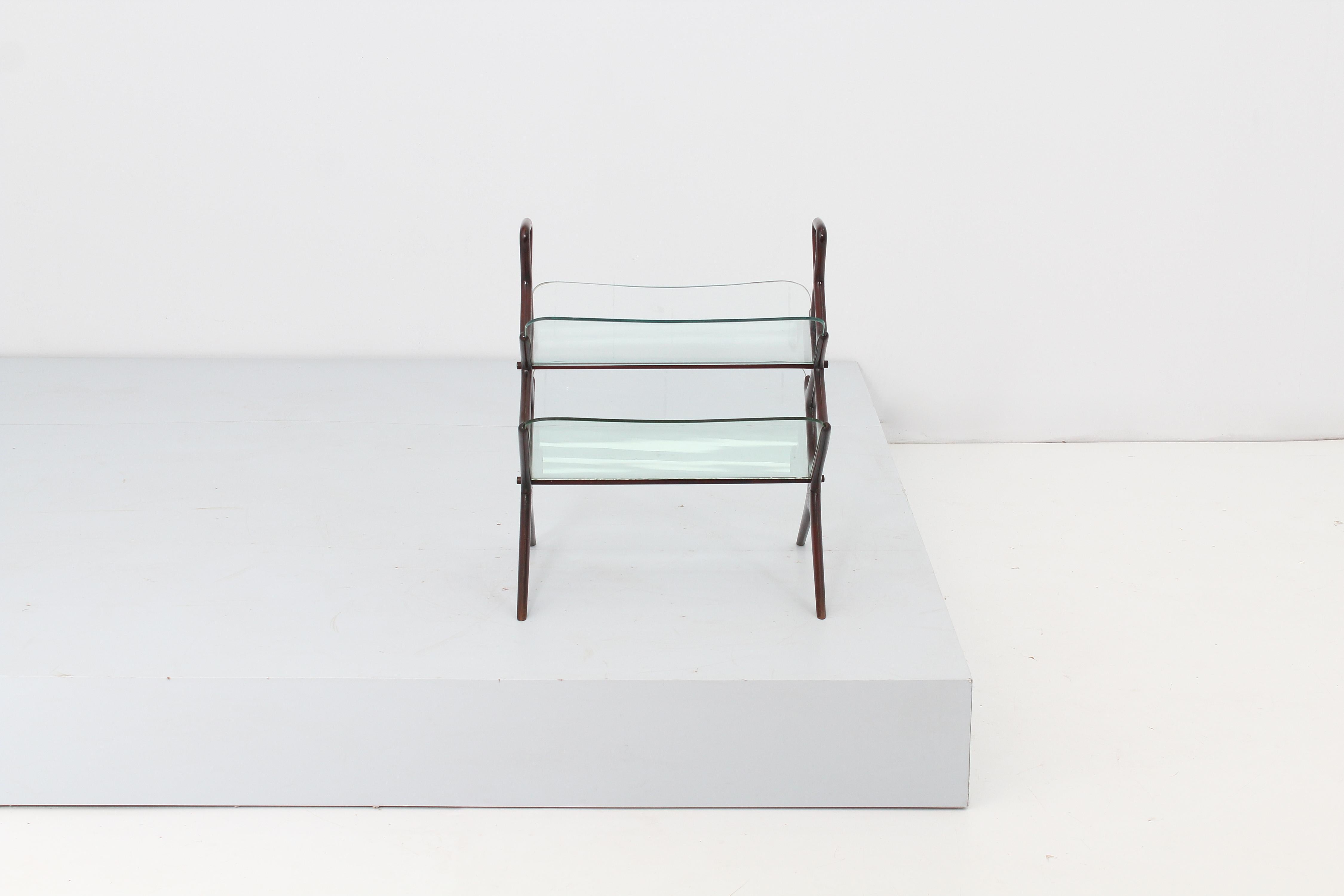 Mid-Century Cesare Lacca Wood and Glass Magazine Rack, Italy 50s In Good Condition For Sale In Palermo, IT
