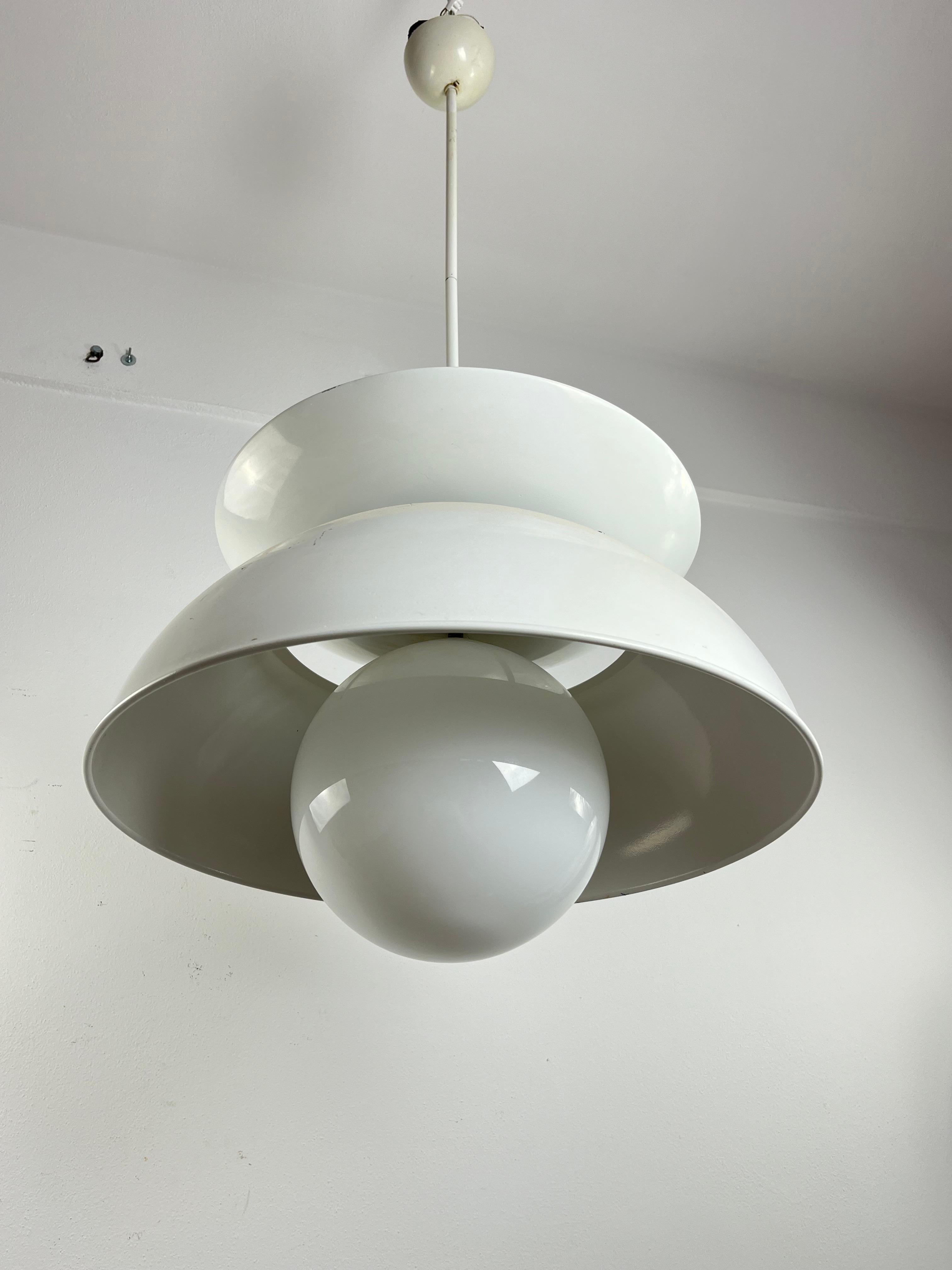 Mid-Century Cetra Model Chandelier Attributed To Vico Magistretti for Artemide In Good Condition For Sale In Palermo, IT