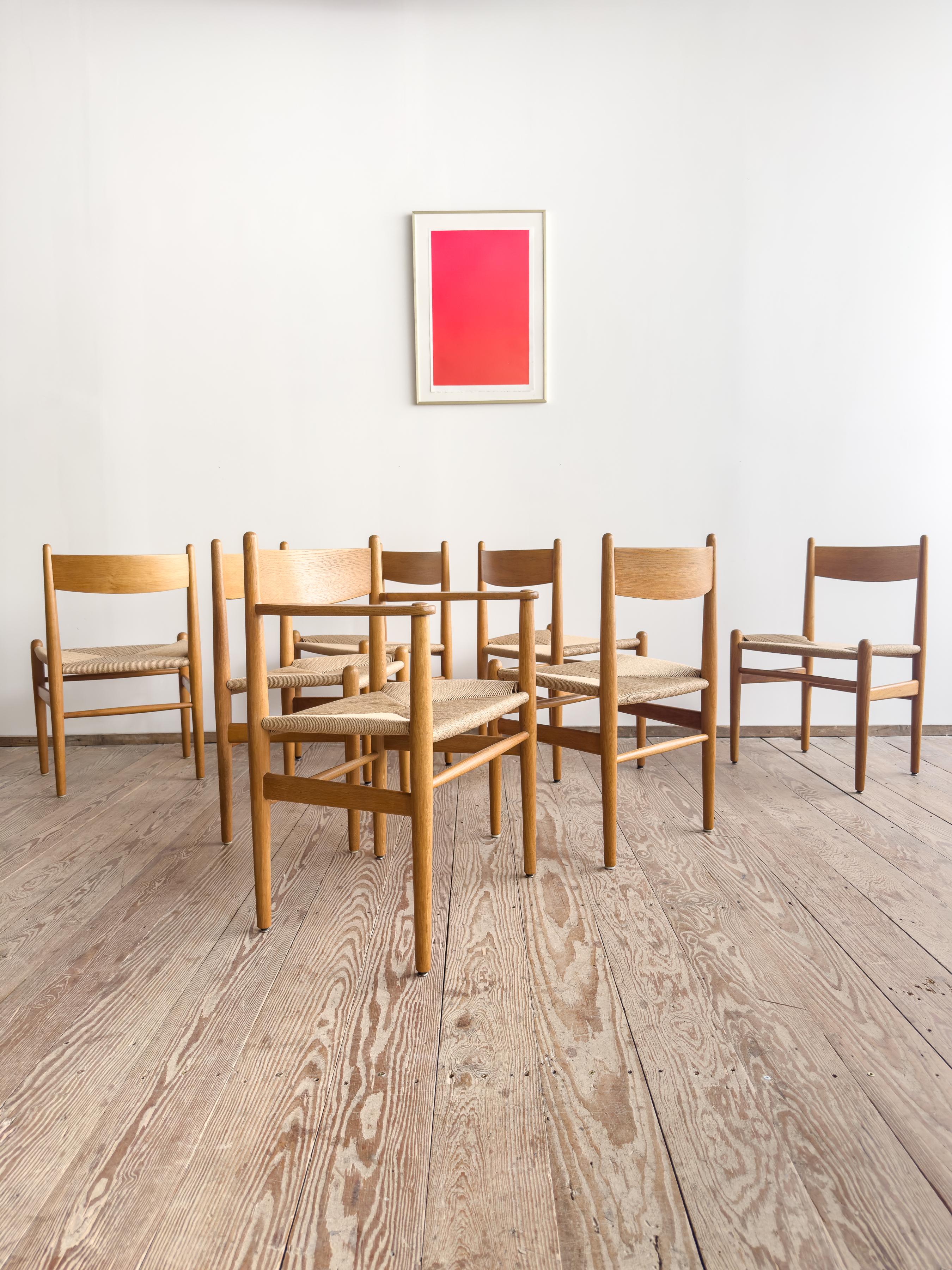 Dimensions CH36: approx. 52 × 48 × 81 × 45 cm (20.5 × 18.9 × 31.9 × 17.7 in)

CH37 (with arms): approx. 58 × 50 × 81 cm, arm height 68 cm, seat height 45 cm (22.8 × 19.7 × 31.9 in, arm height 26.8 in, seat 17.7 in)

Original set of 6 CH36 dining