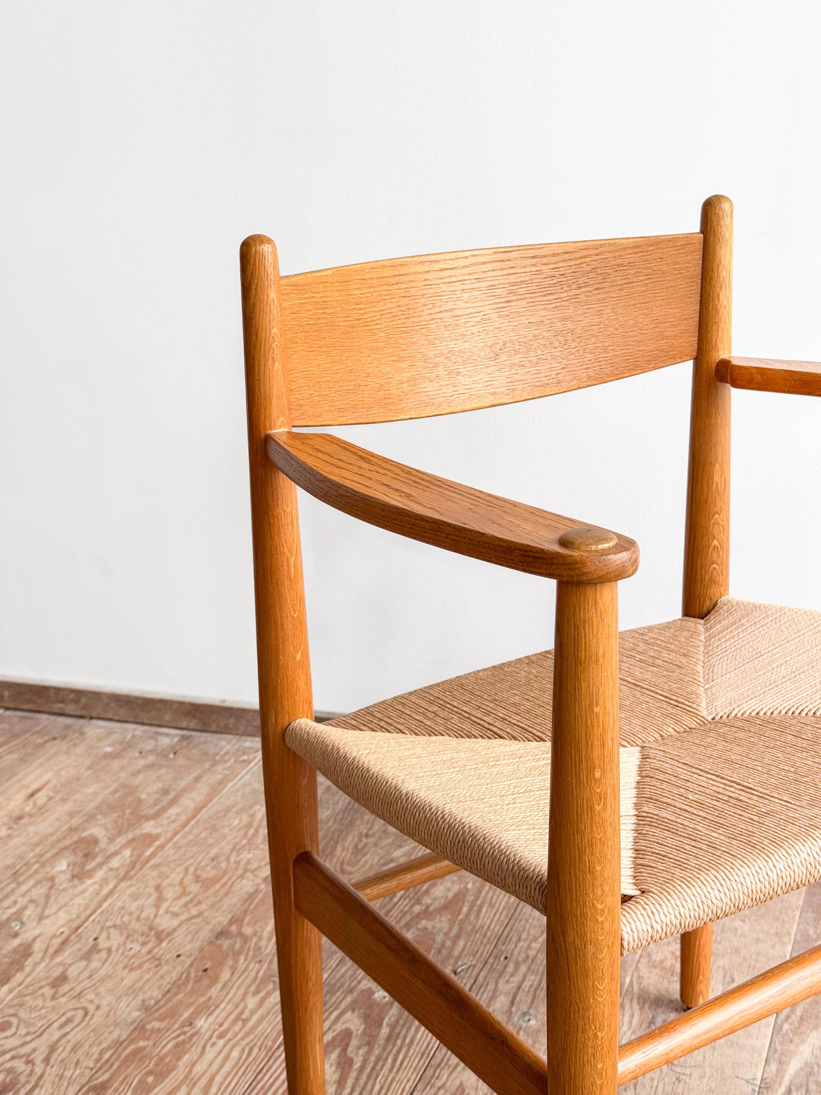 Mid Century CH37Armrest Dining Chair by Hans J. Wegner in Oak with Danish Cord For Sale 3