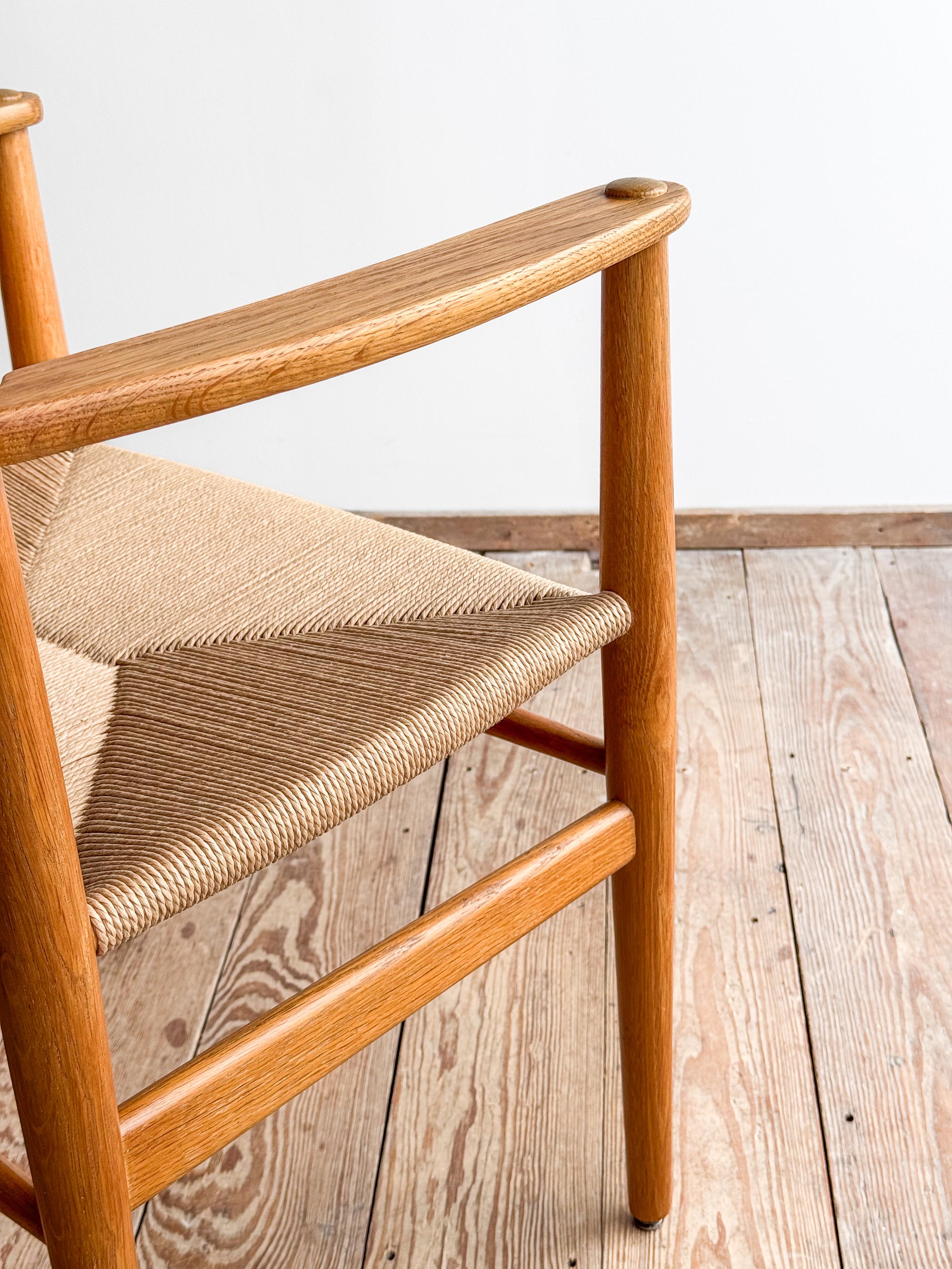Mid Century CH37Armrest Dining Chair by Hans J. Wegner in Oak with Danish Cord For Sale 7