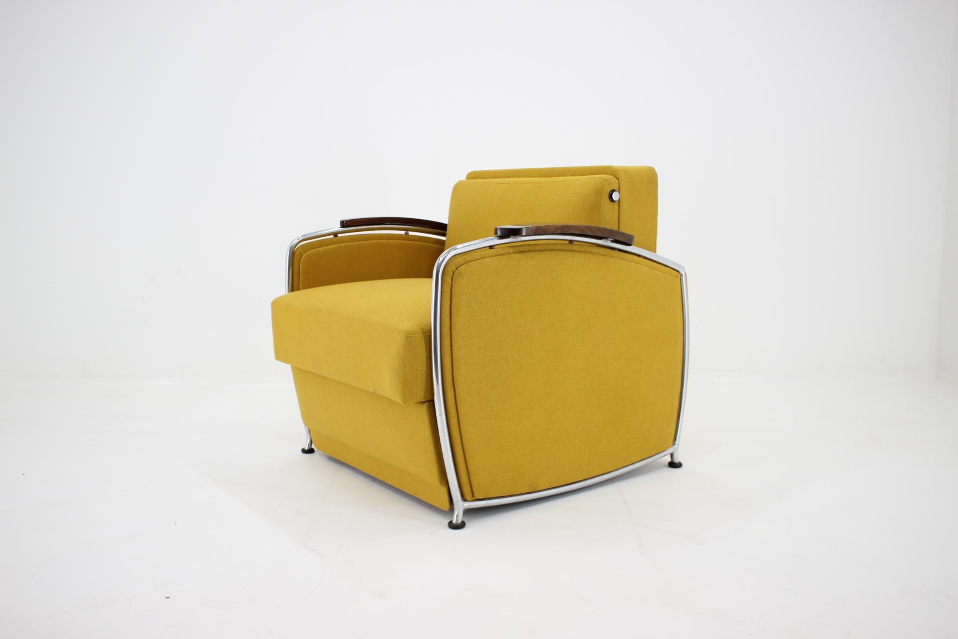 Showed in Brussel Expo 1958. Newly upholstered.
