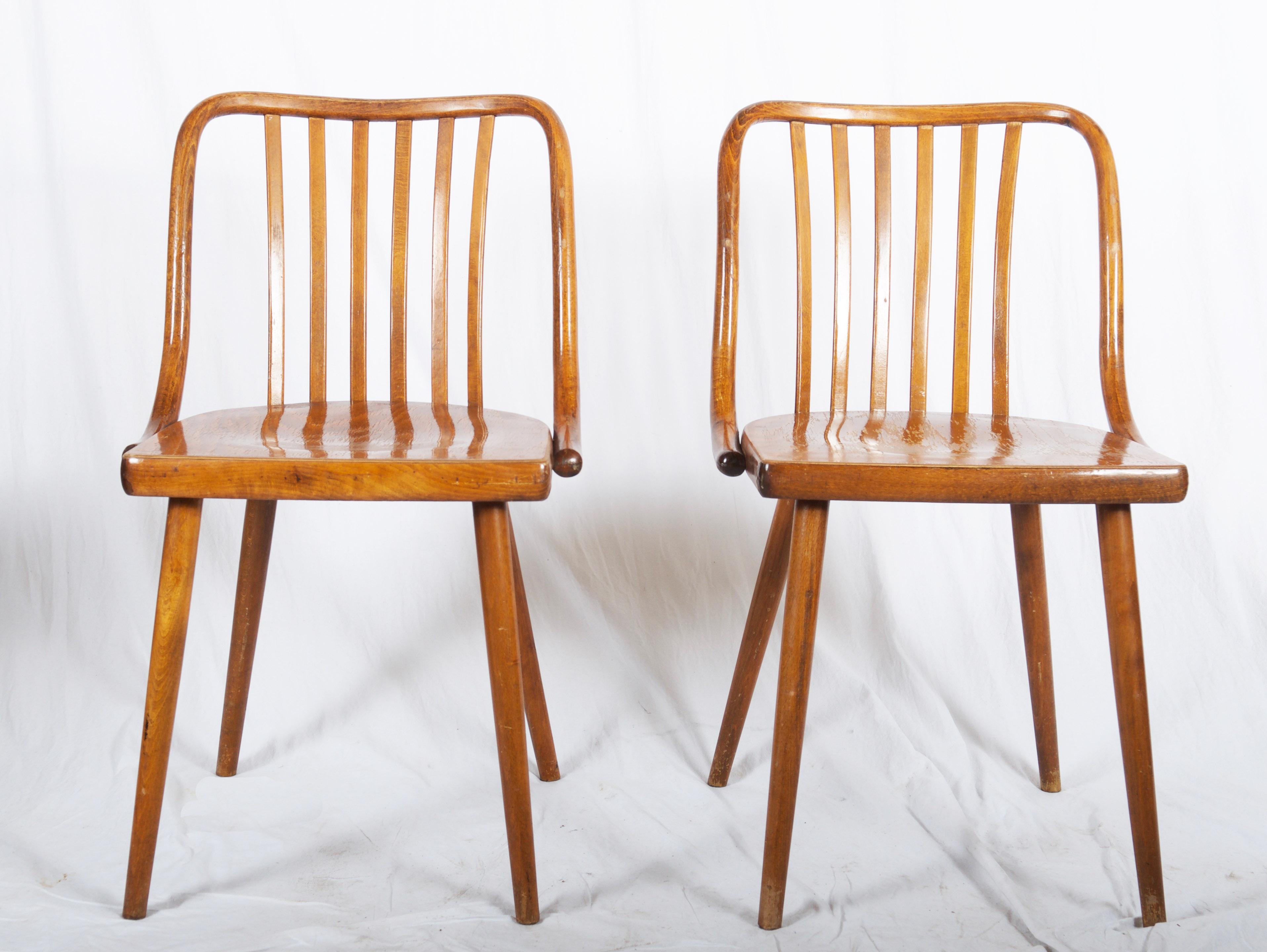 Beech bentwood plywood seat designed in the 1960s by Antonin Suman for TON (former Thonet).
Used but still very good condition. Up to 4 pieces available, additional ones on request.

 