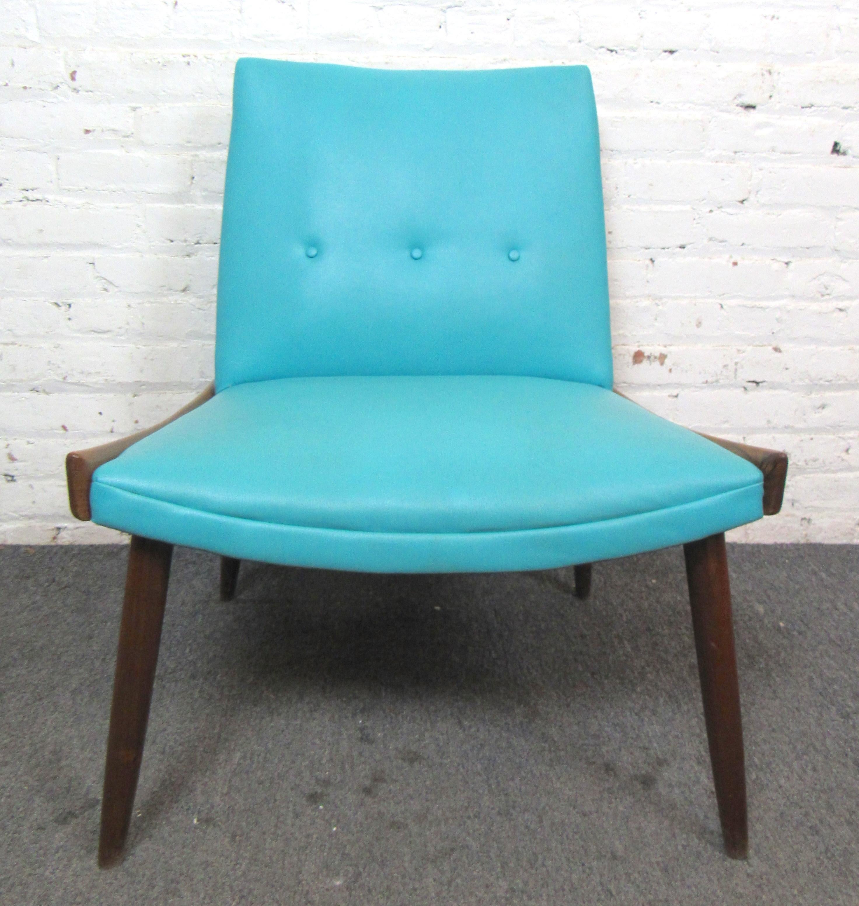 Striking baby blue slipper chair by Baumritter. Simple mid-century style with tufted back and sculpted wood accents.
Please confirm location NY or NJ.