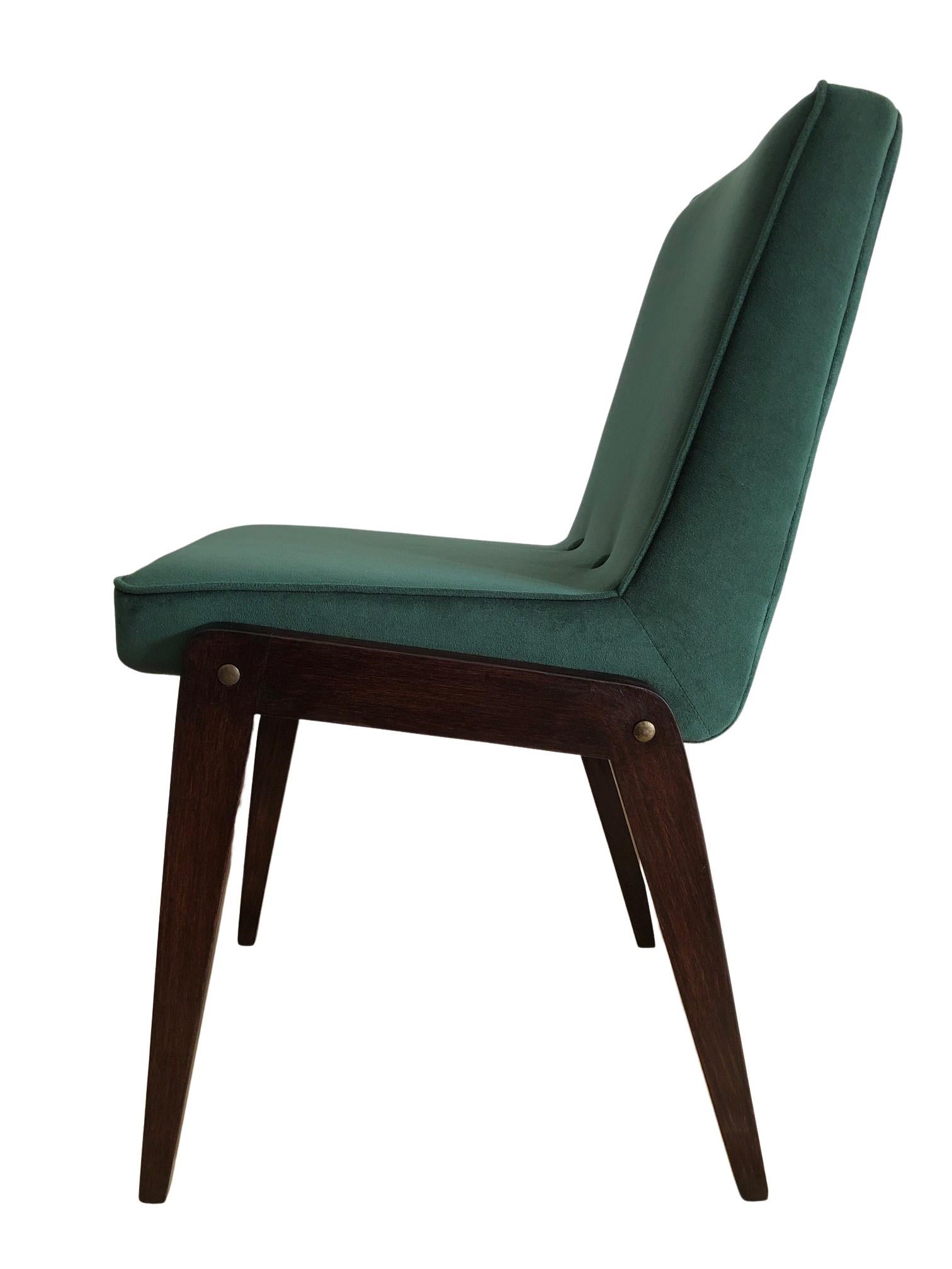 Mid-Century Chair by Chierowski, in Green Velvet, 1960s In Excellent Condition For Sale In WARSZAWA, 14