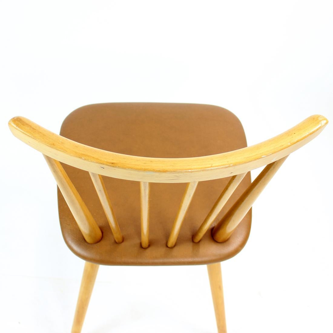 Midcentury Chair in Oak & Leatherette, Czechoslovakia, 1960s For Sale 4