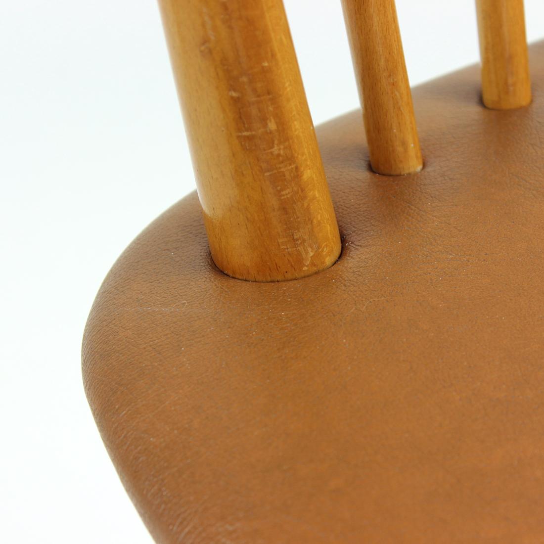 Midcentury Chair in Oak & Leatherette, Czechoslovakia, 1960s For Sale 5