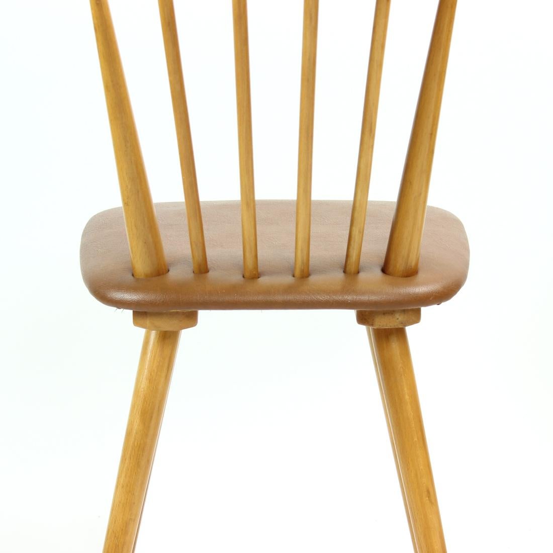 Midcentury Chair in Oak & Leatherette, Czechoslovakia, 1960s For Sale 1