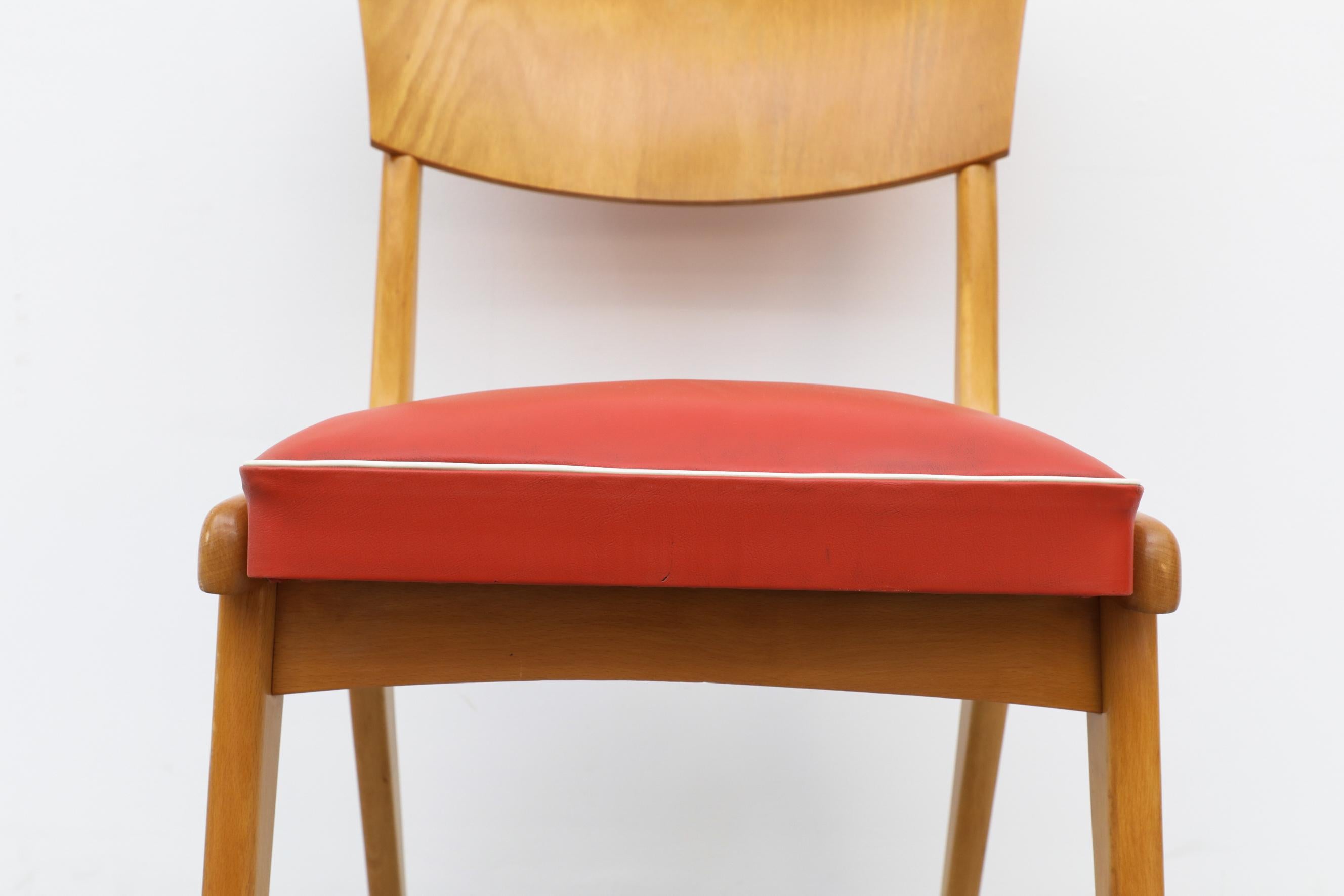 Mid-Century Blonde Wood Chair with Red Vinyl Seat, White Piping and Curved Back For Sale 3