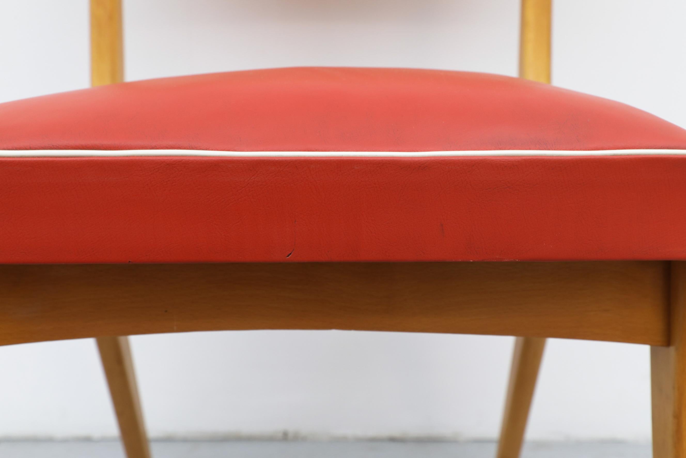 Midcentury Stuhl mit rotem Vinylsitz im Angebot 4