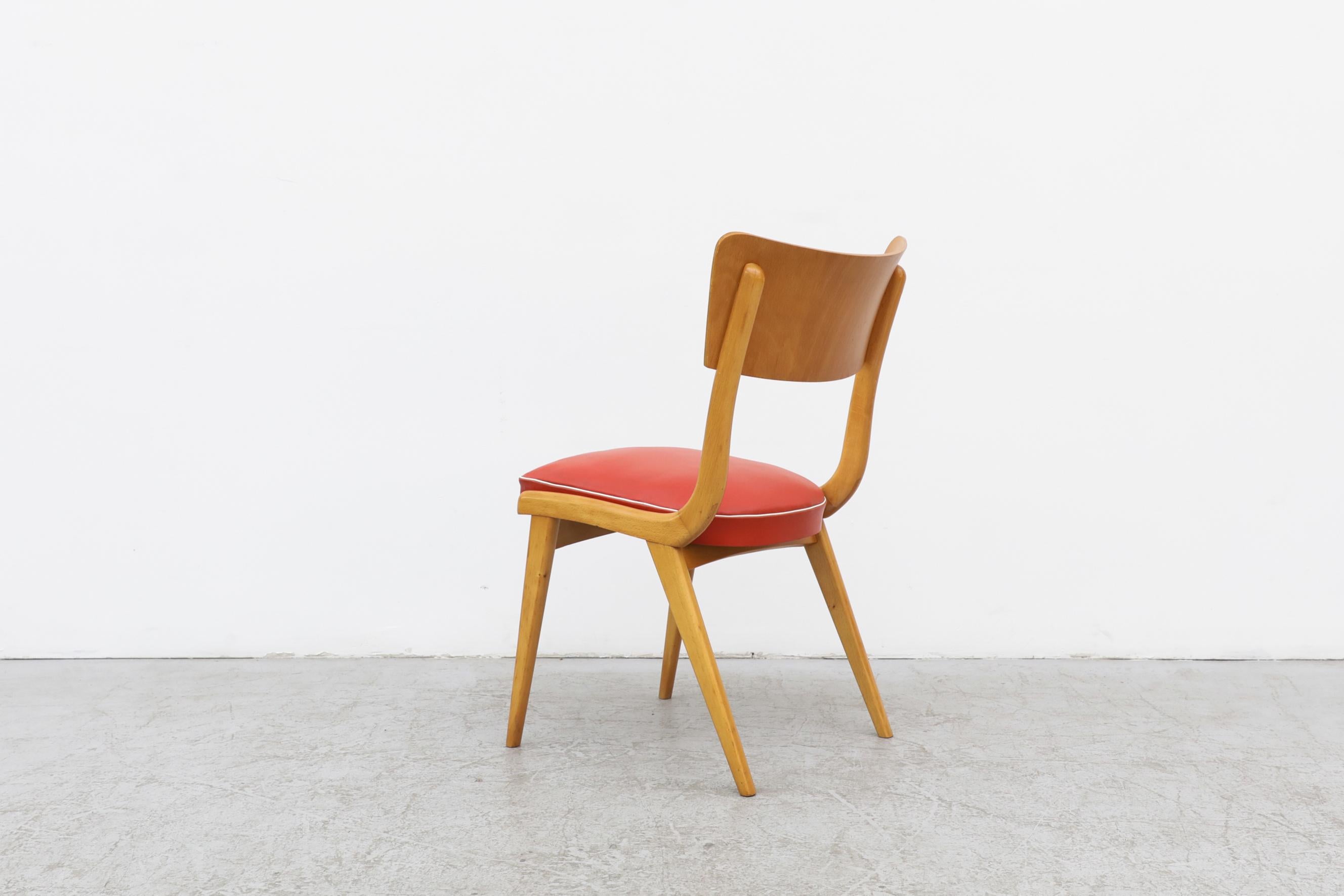 Mid-Century Blonde Wood Chair with Red Vinyl Seat, White Piping and Curved Back In Good Condition For Sale In Los Angeles, CA