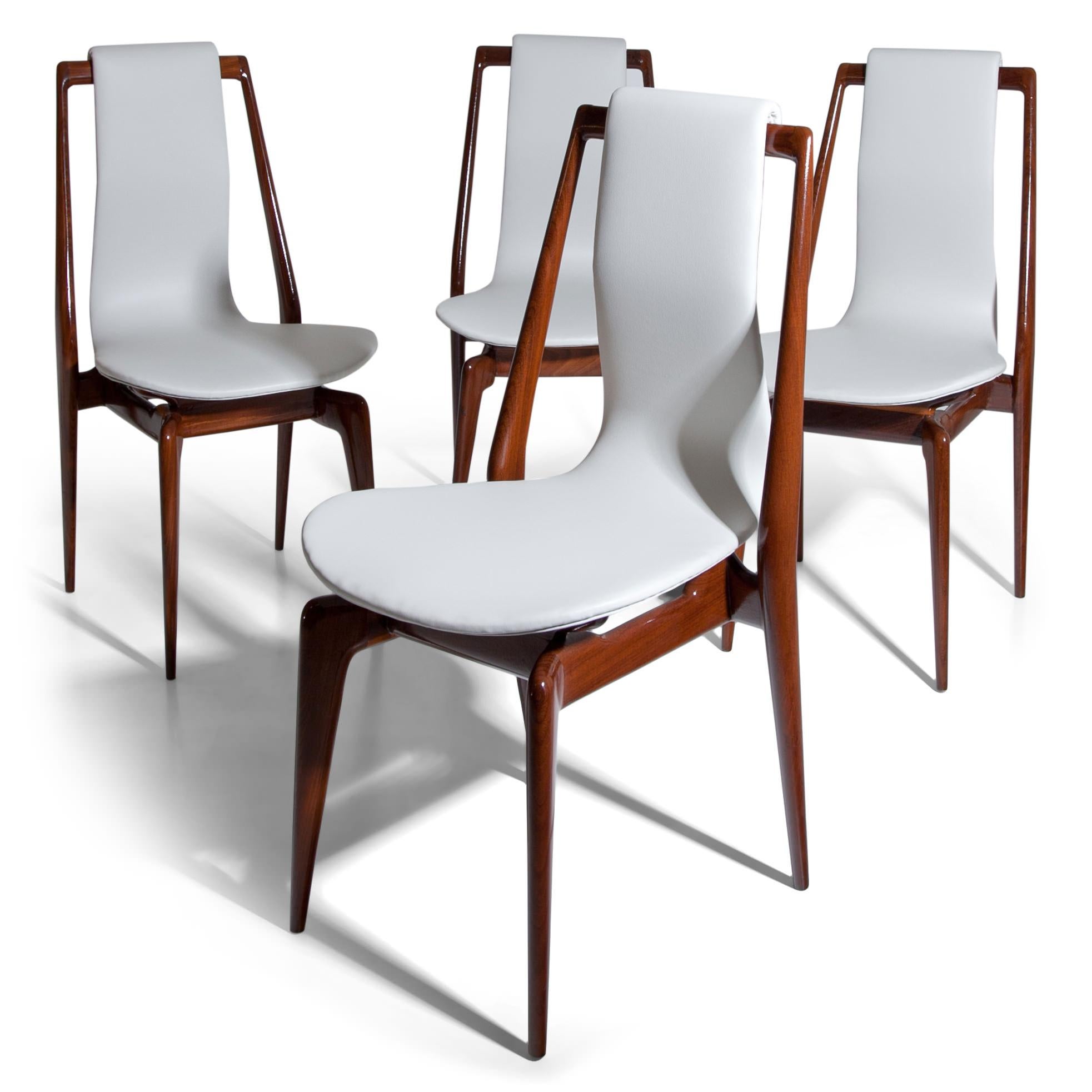 Set of six chairs standing on conical legs with polished wooden frame and white pleather-covered seat, attributed to Vittorio Dassi. The chairs were professionally refurbished and reupholstered.
 