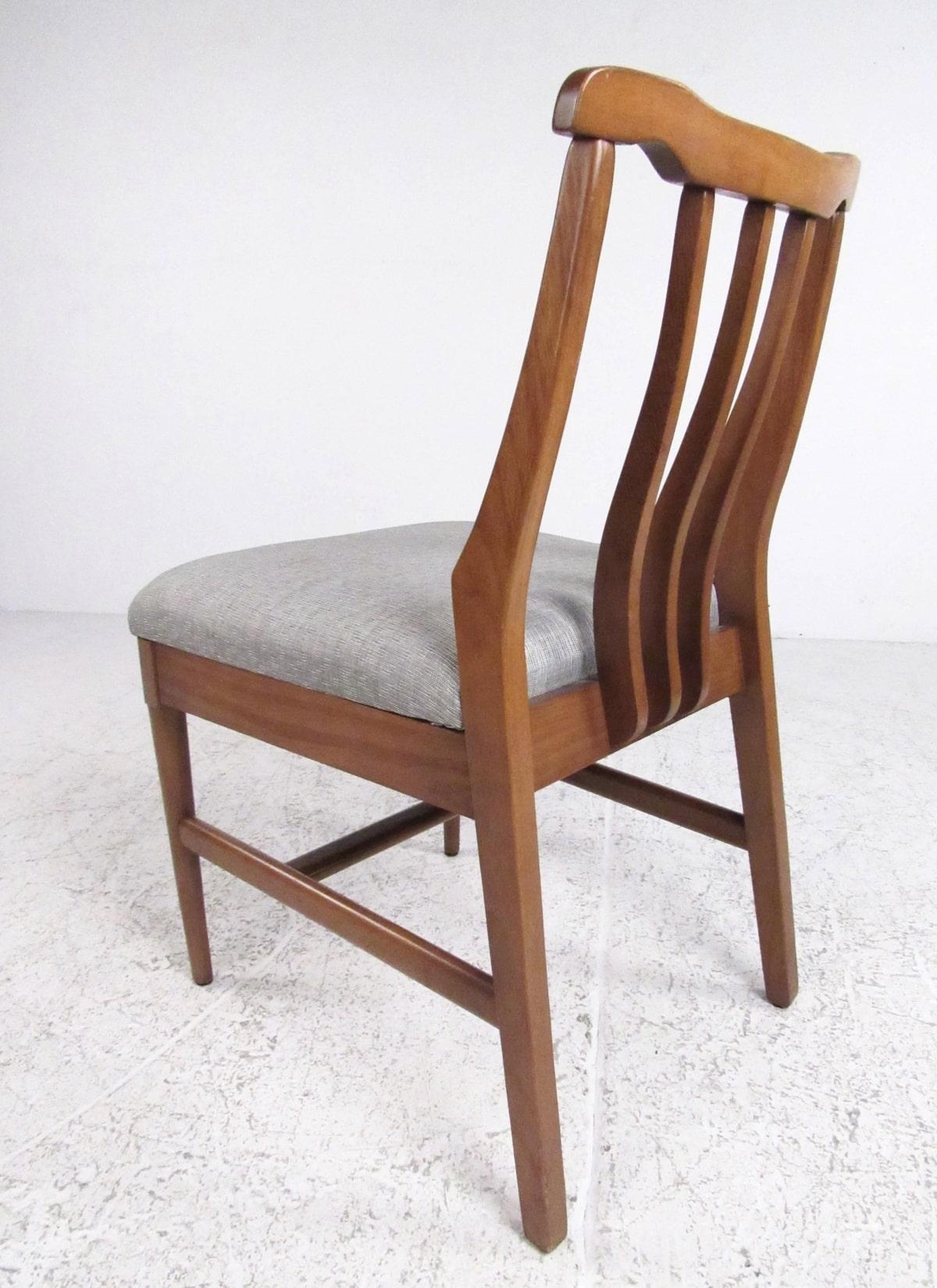 This stylish set of matching chairs make a striking addition to any modern dining room or kitchen. Four matching chairs feature sculptural spoke backs and upholstered seats, made by Blowing Rock Furniture Company.
please confirm item location (NY or