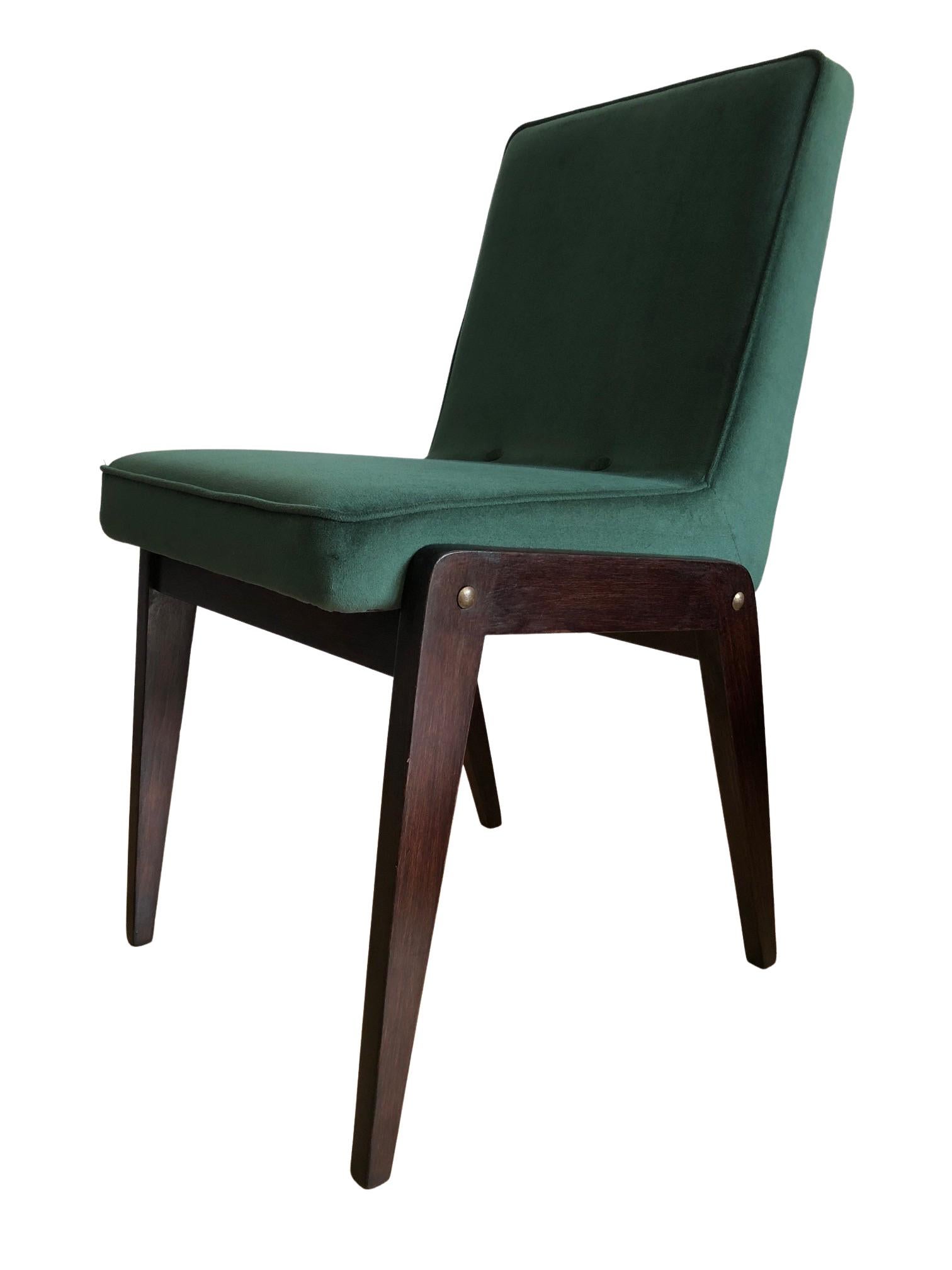 Mid-Century Chairs by Chierowski, in Green Velvet, 1960s, Set of 4 In Excellent Condition For Sale In WARSZAWA, 14