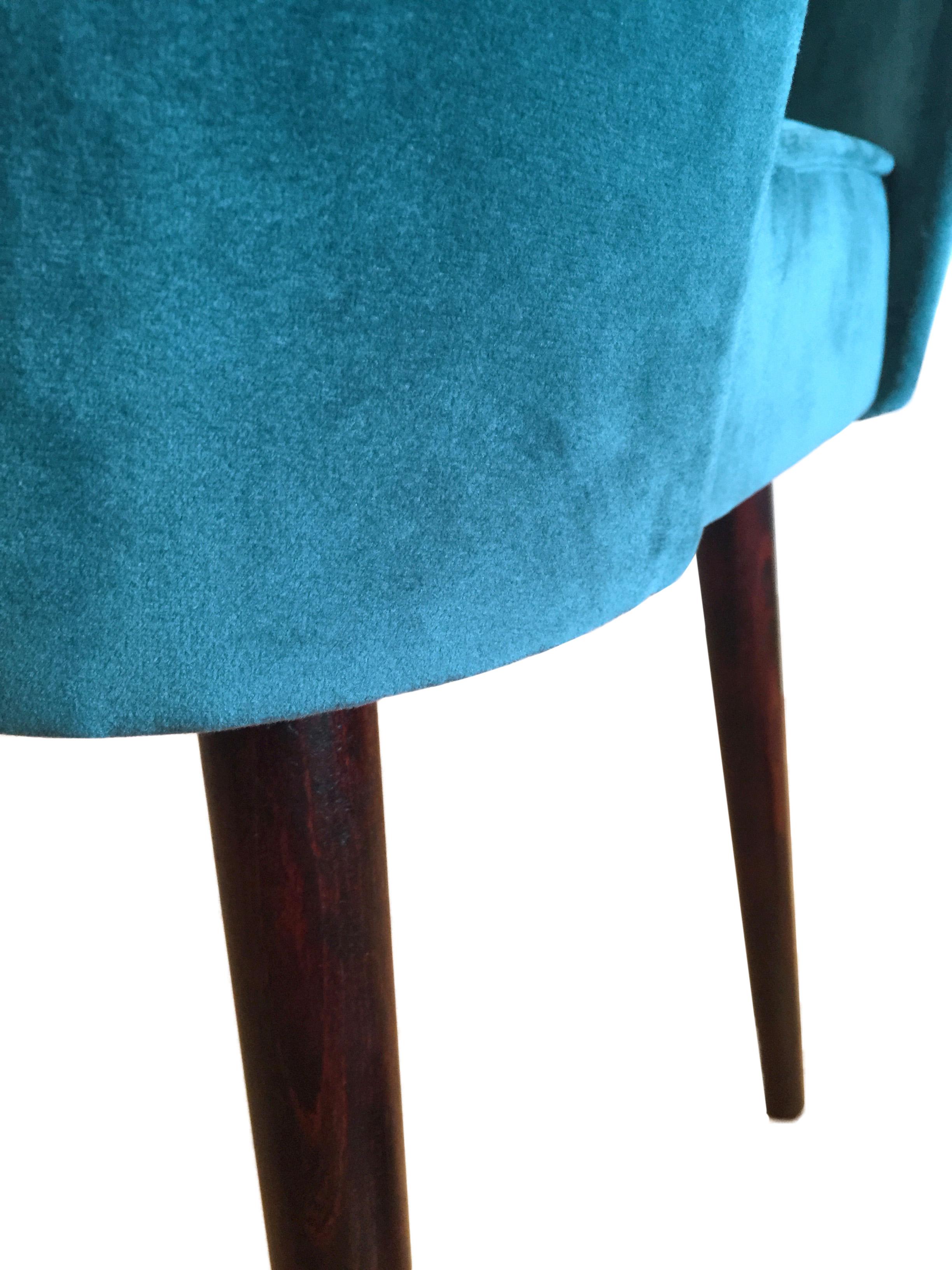 Hand-Crafted Mid-Century Chairs by Leśniewski in Green Velvet, 1960s, Set of 2 For Sale