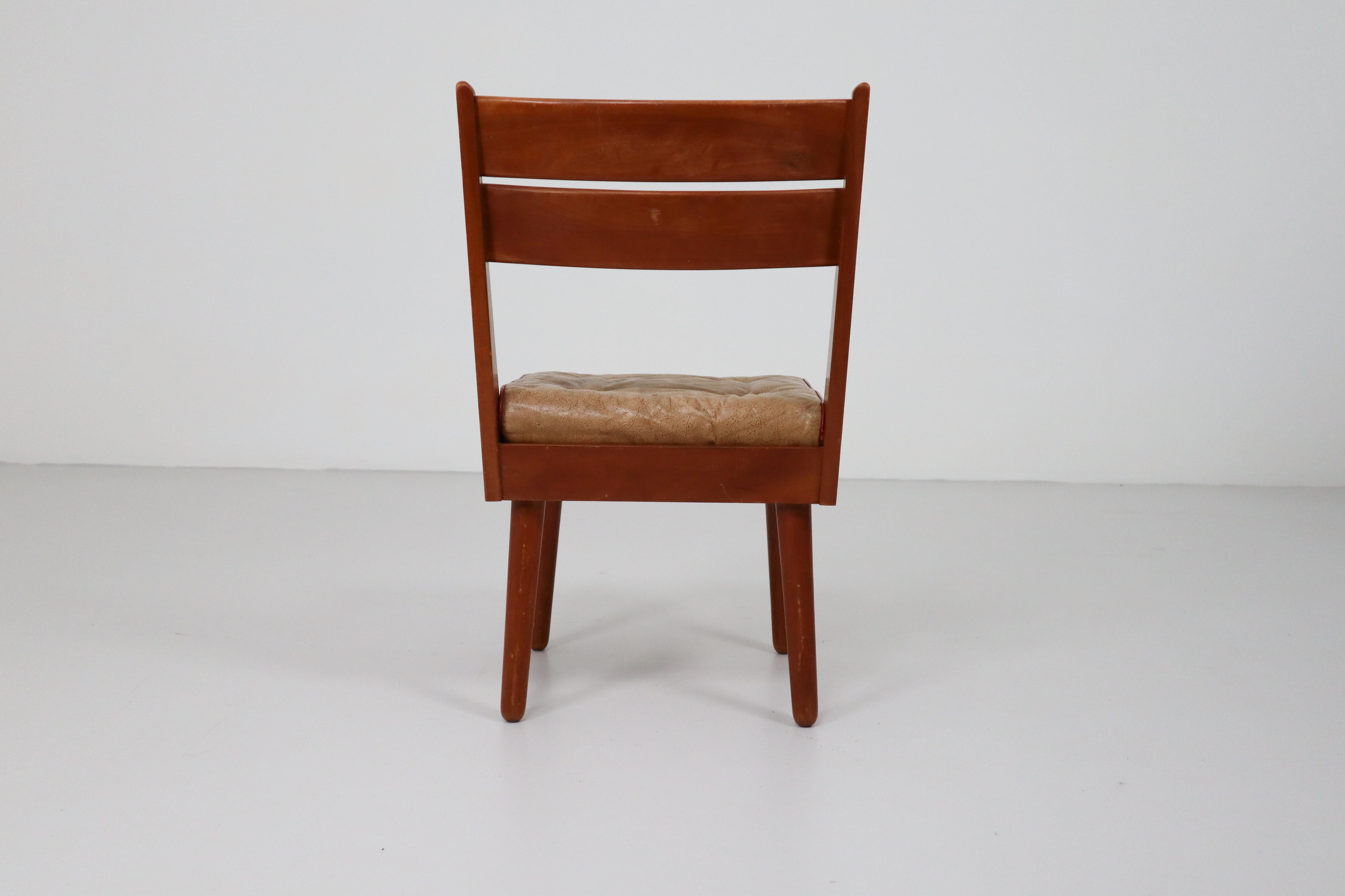 Midcentury Chairs in Walnut and Leather, Austria, 1950s In Good Condition In Almelo, NL