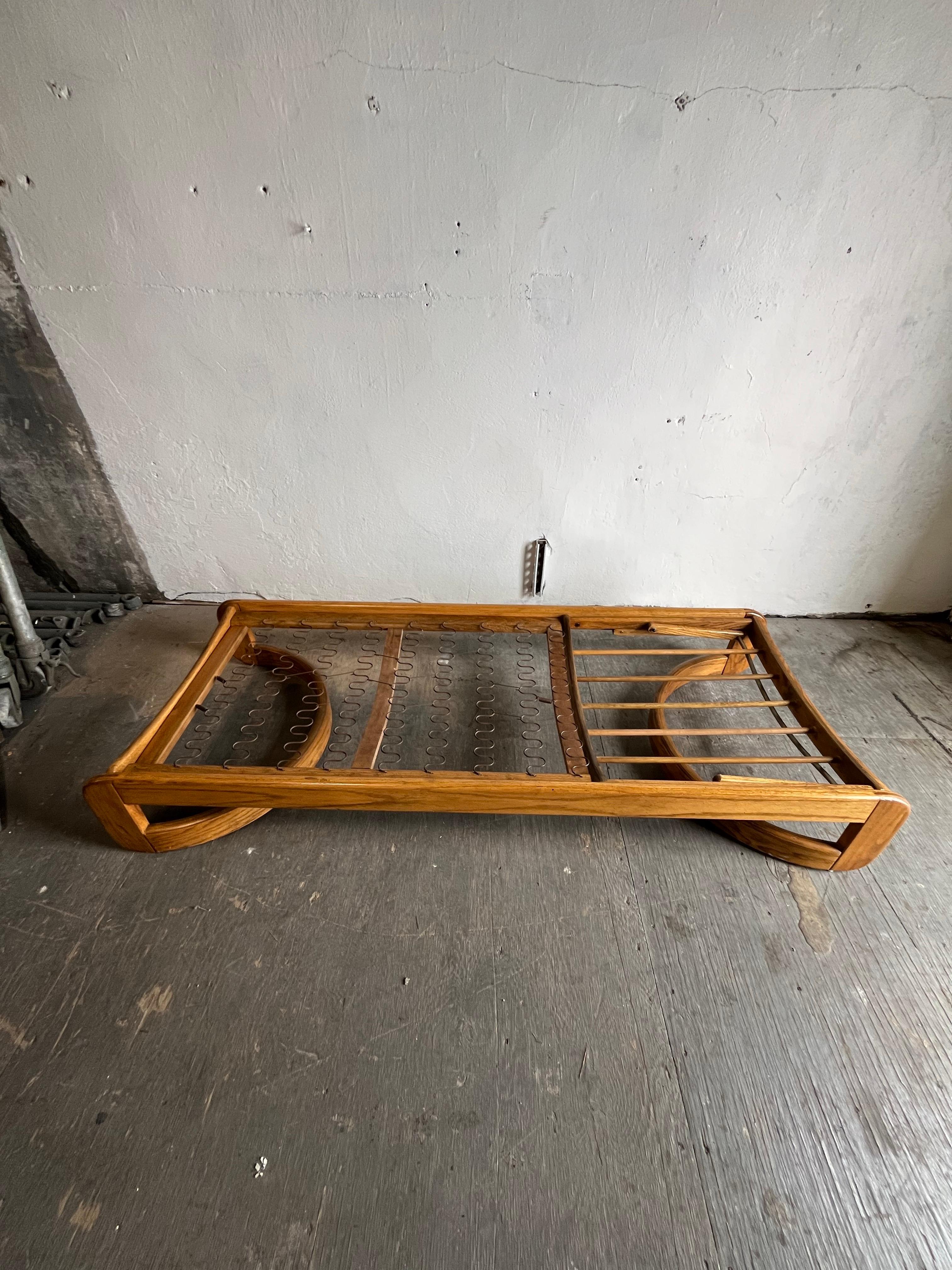Mid Century Chaise Lounge Day Bed Solid Oak Howard MFG For Sale 4