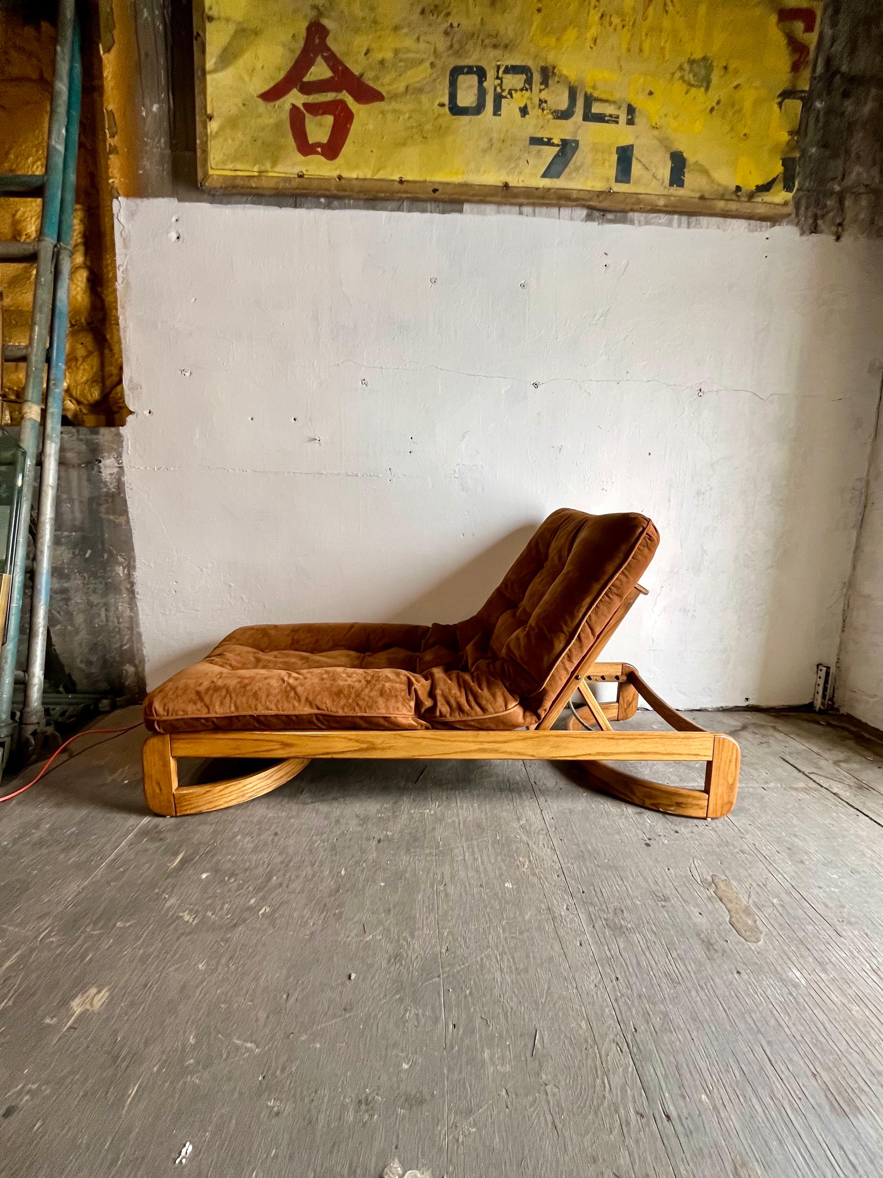 Mid-Century Modern Mid Century Chaise Lounge Day Bed Solid Oak Howard MFG For Sale
