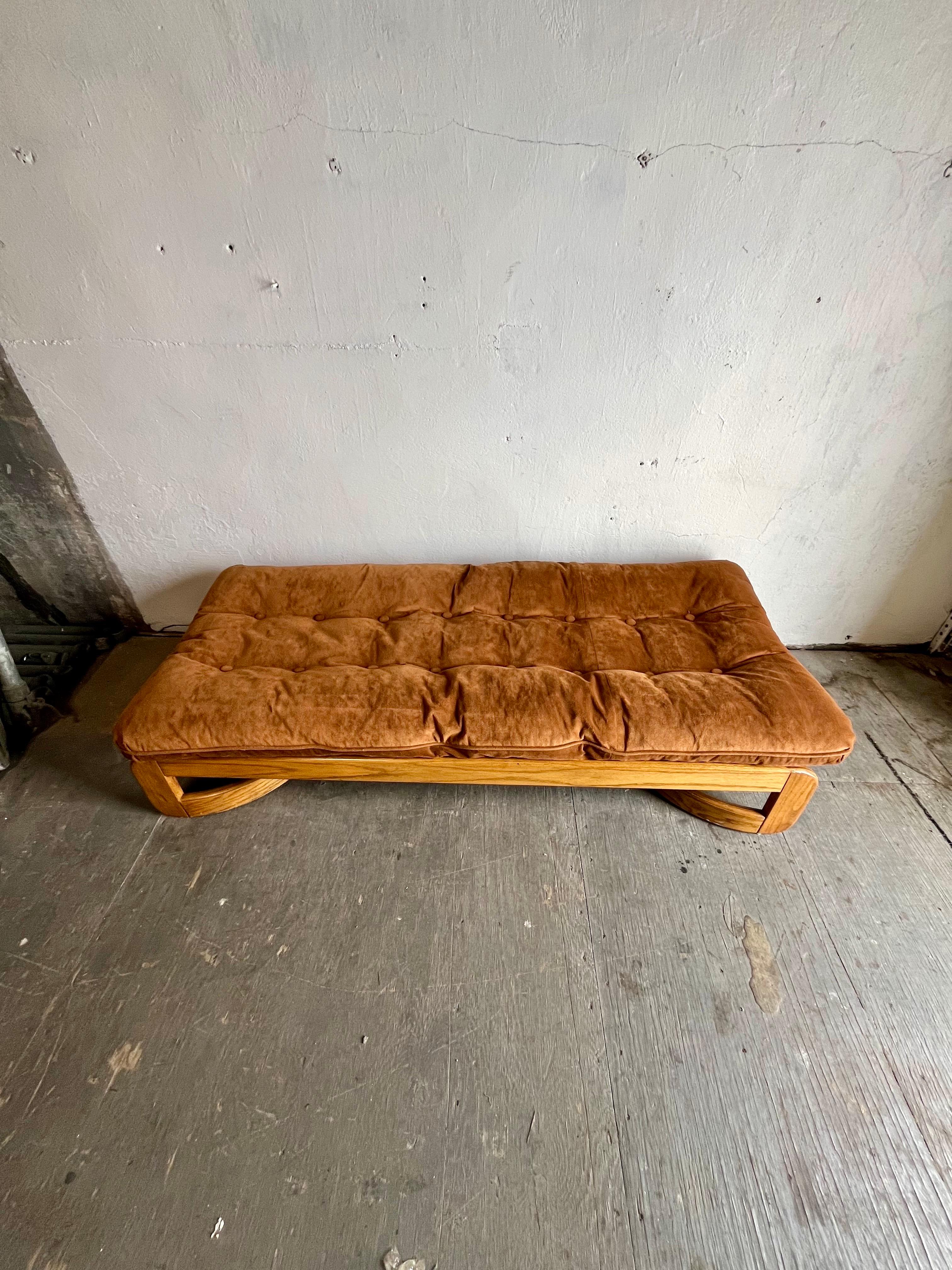 Mid Century Chaise Lounge Day Bed Solid Oak Howard MFG For Sale 2