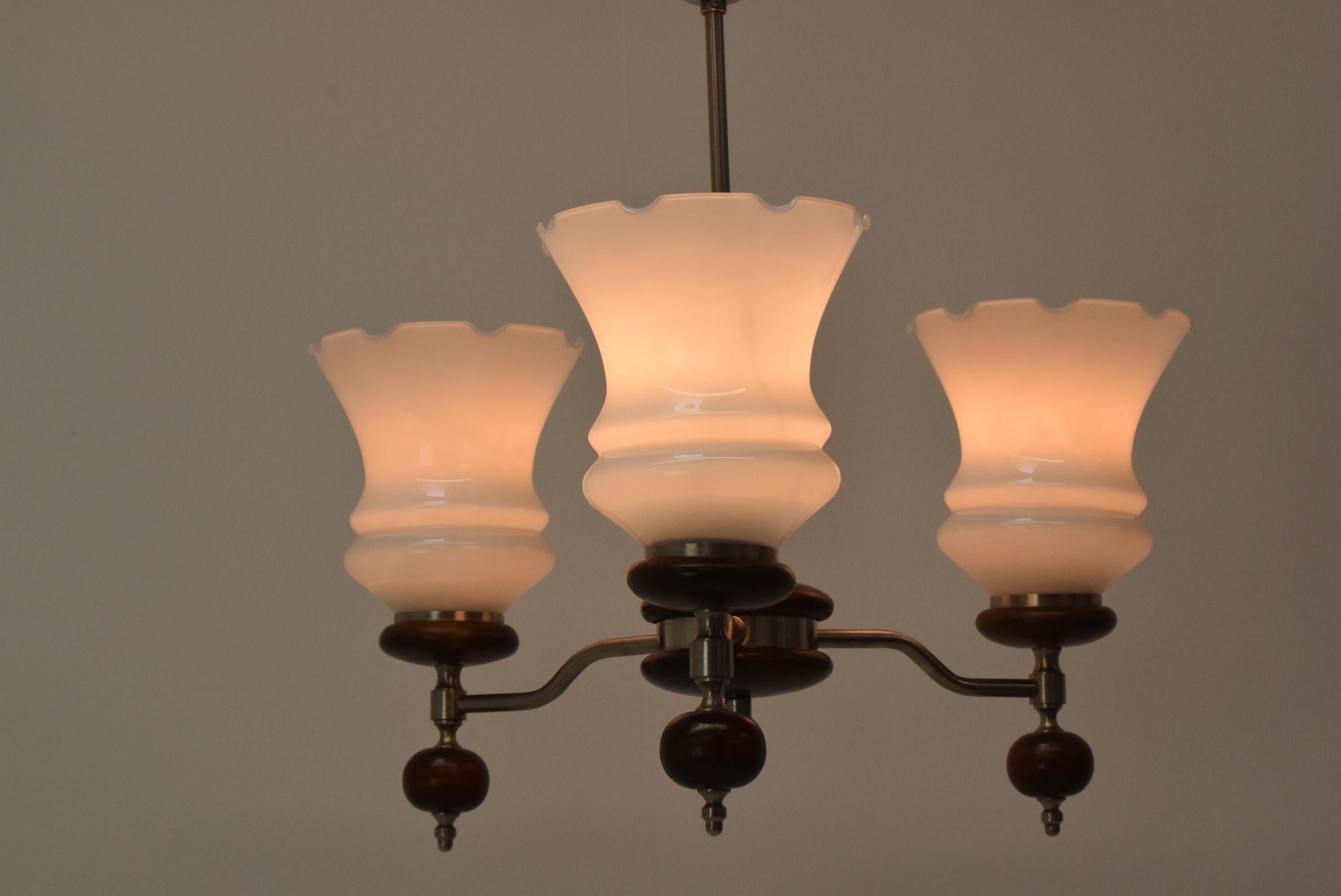 Made in Czechoslovakia
Made of Wood, Chrome and Glass
3xE27 or E26 Bulb
US Wiring Compatible
With aged Patina.