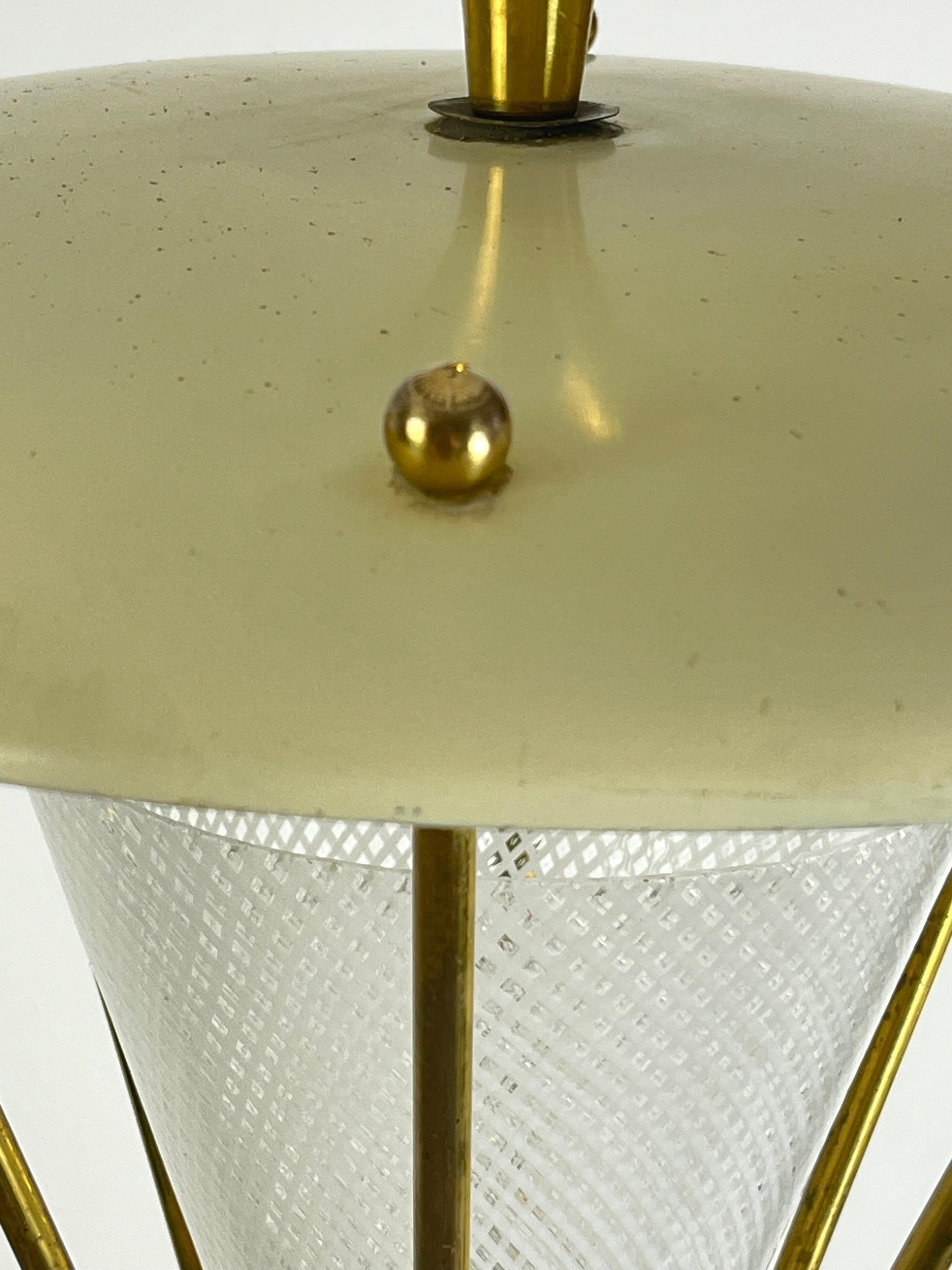 Lampadario di metà secolo attribuito a Venini in Reticello  Vetro e ottone, anni '50 in vendita 4