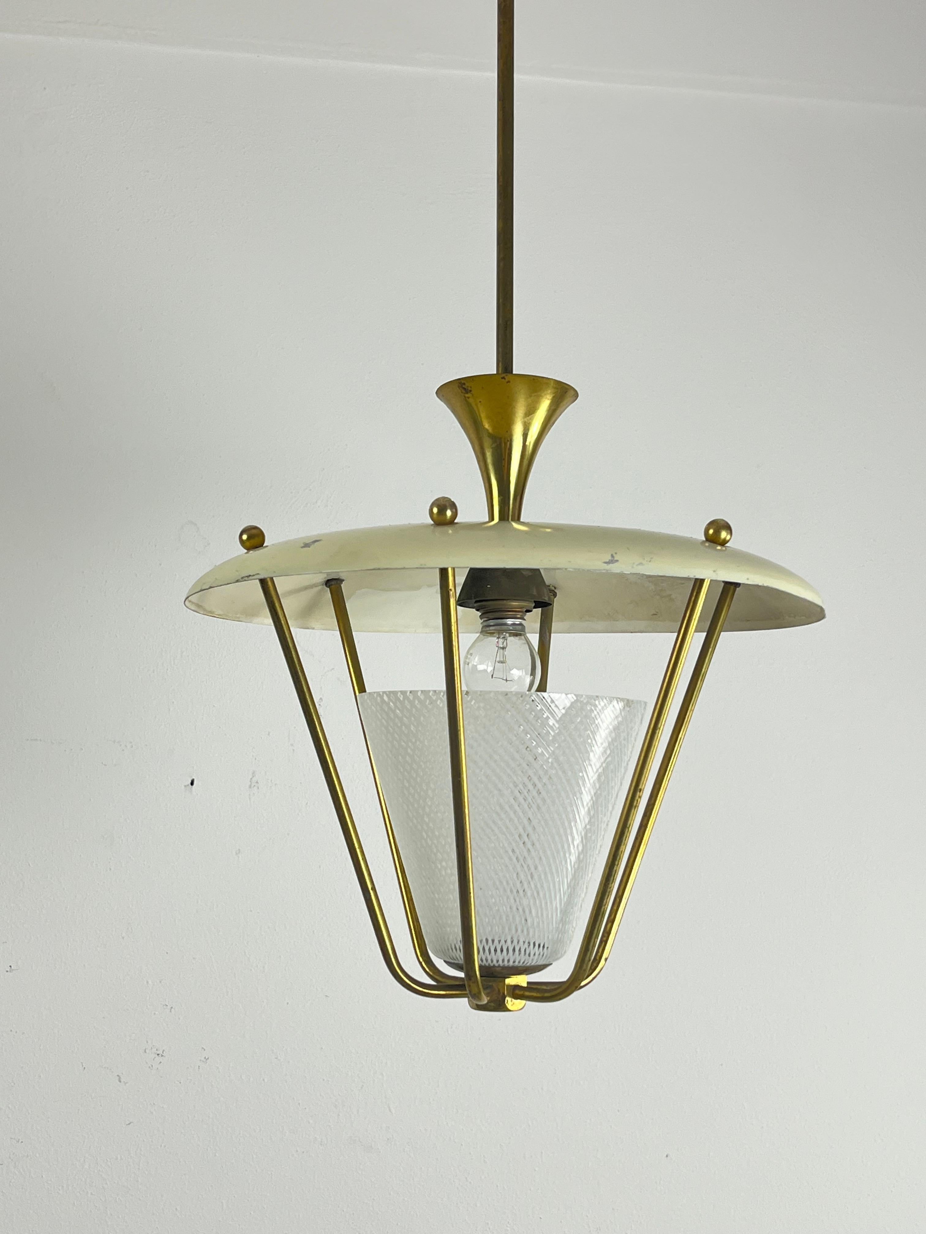 Lampadario di metà secolo attribuito a Venini in Reticello  Vetro e ottone, anni '50 in vendita 6