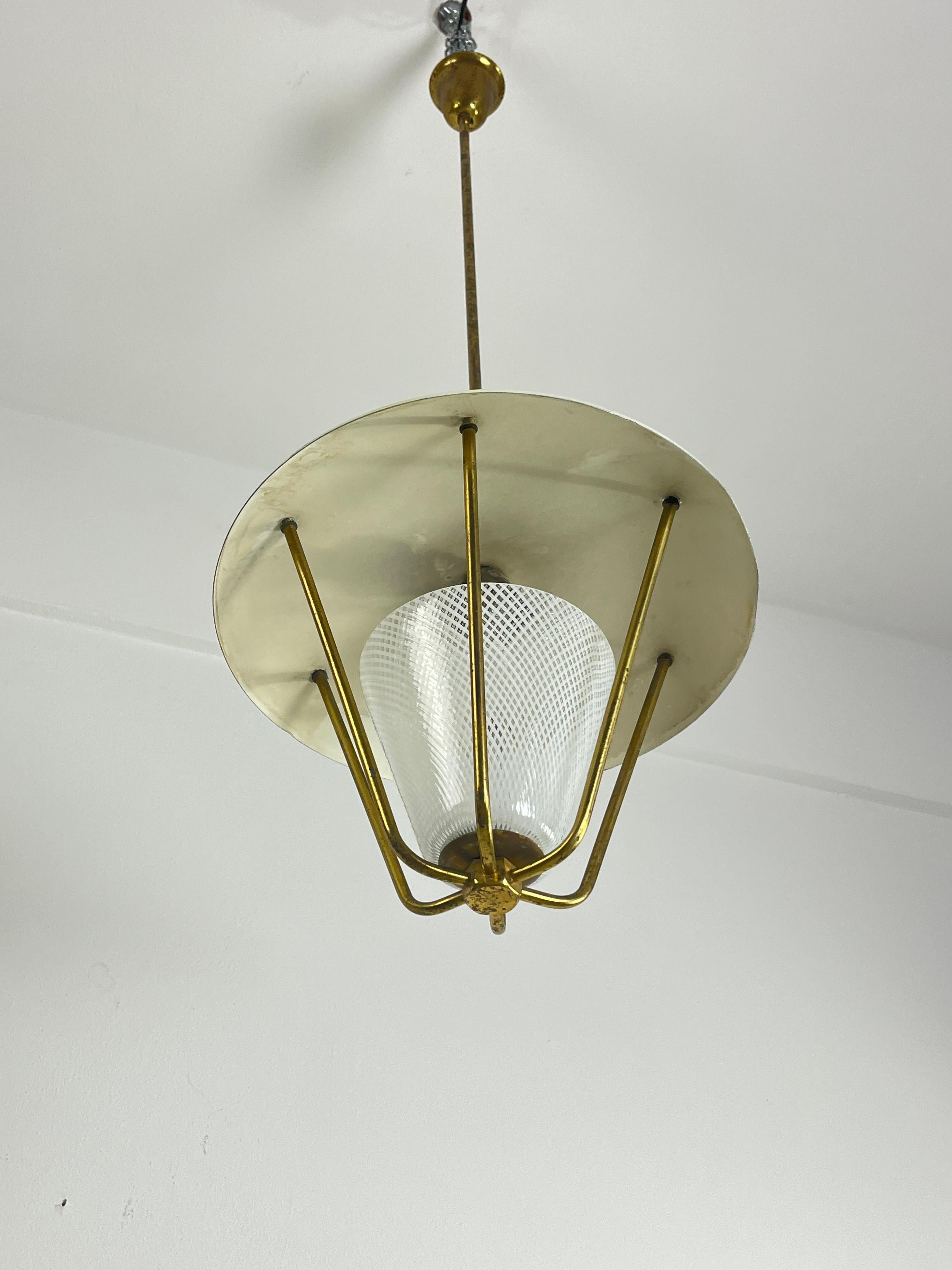 Lampadario di metà secolo attribuito a Venini in Reticello  Vetro e ottone, anni '50 in vendita 7