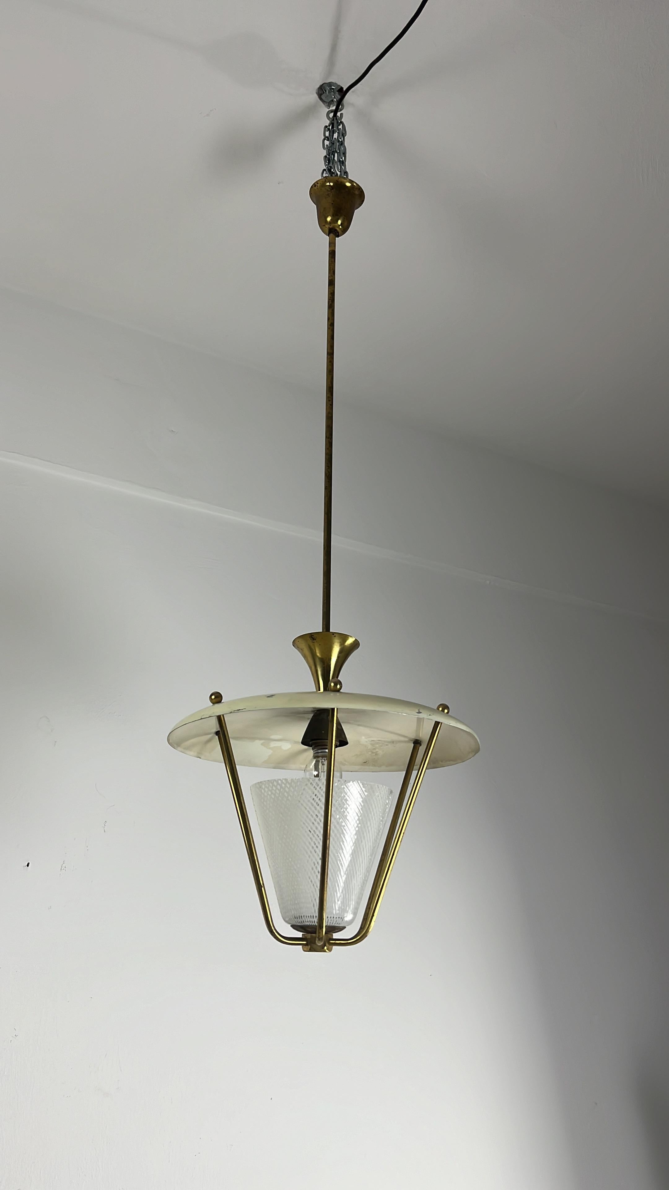 Lampadario di metà secolo attribuito a Venini in Reticello  Vetro e ottone, anni '50 in vendita 9