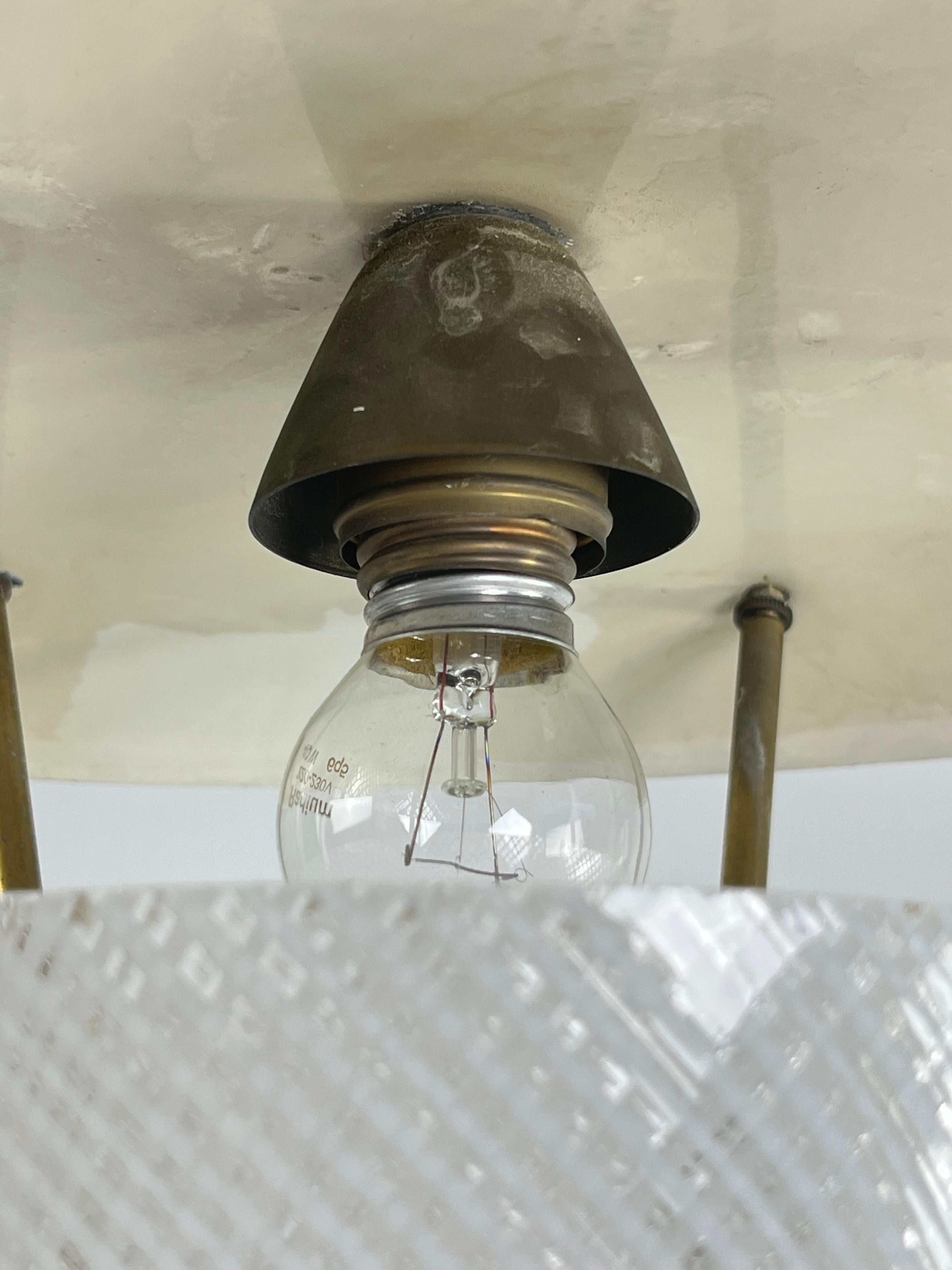 Lampadario di metà secolo attribuito a Venini in Reticello  Vetro e ottone, anni '50 in vendita 1
