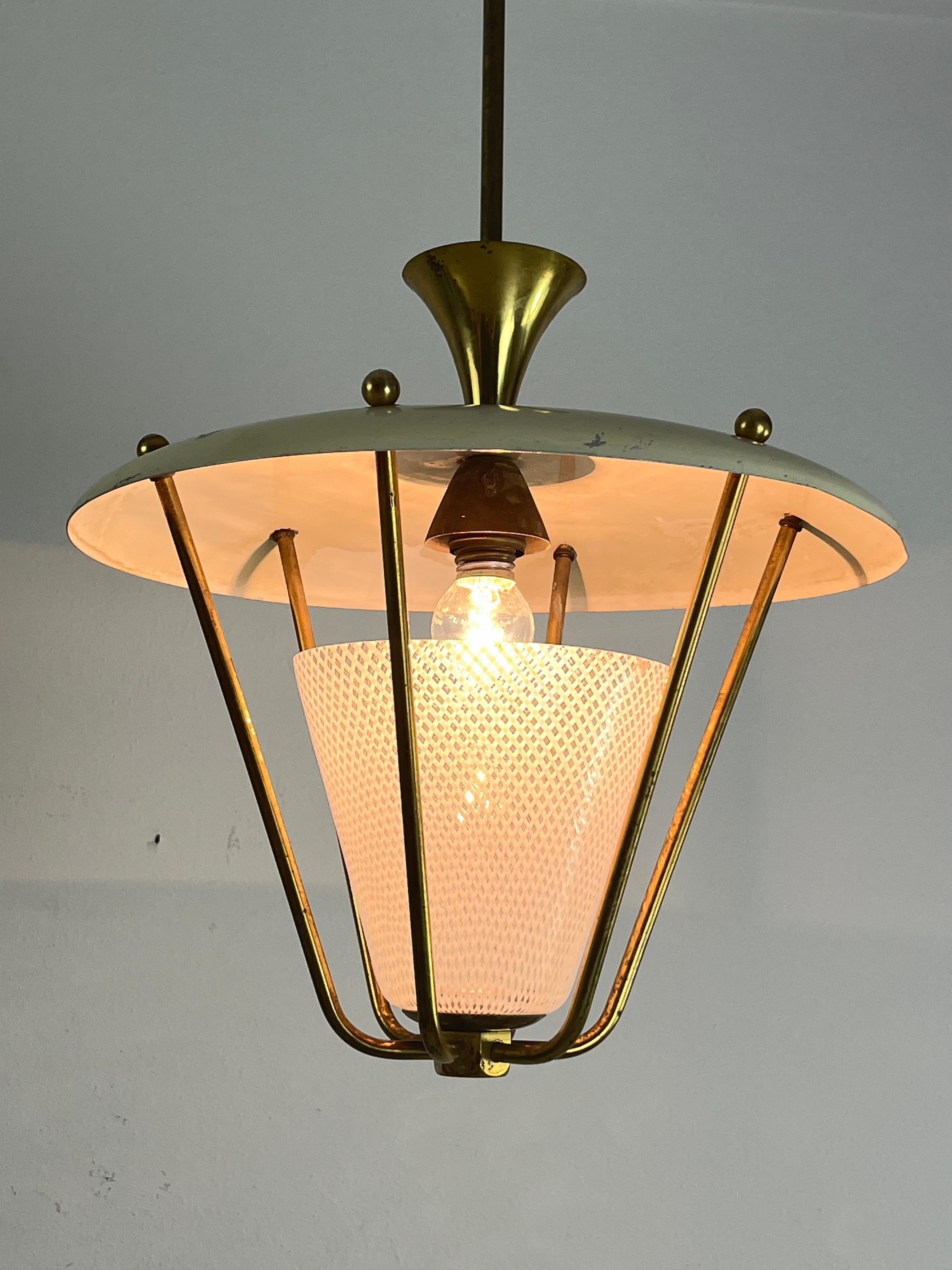 Lampadario di metà secolo attribuito a Venini in Reticello  Vetro e ottone, anni '50 in vendita 2