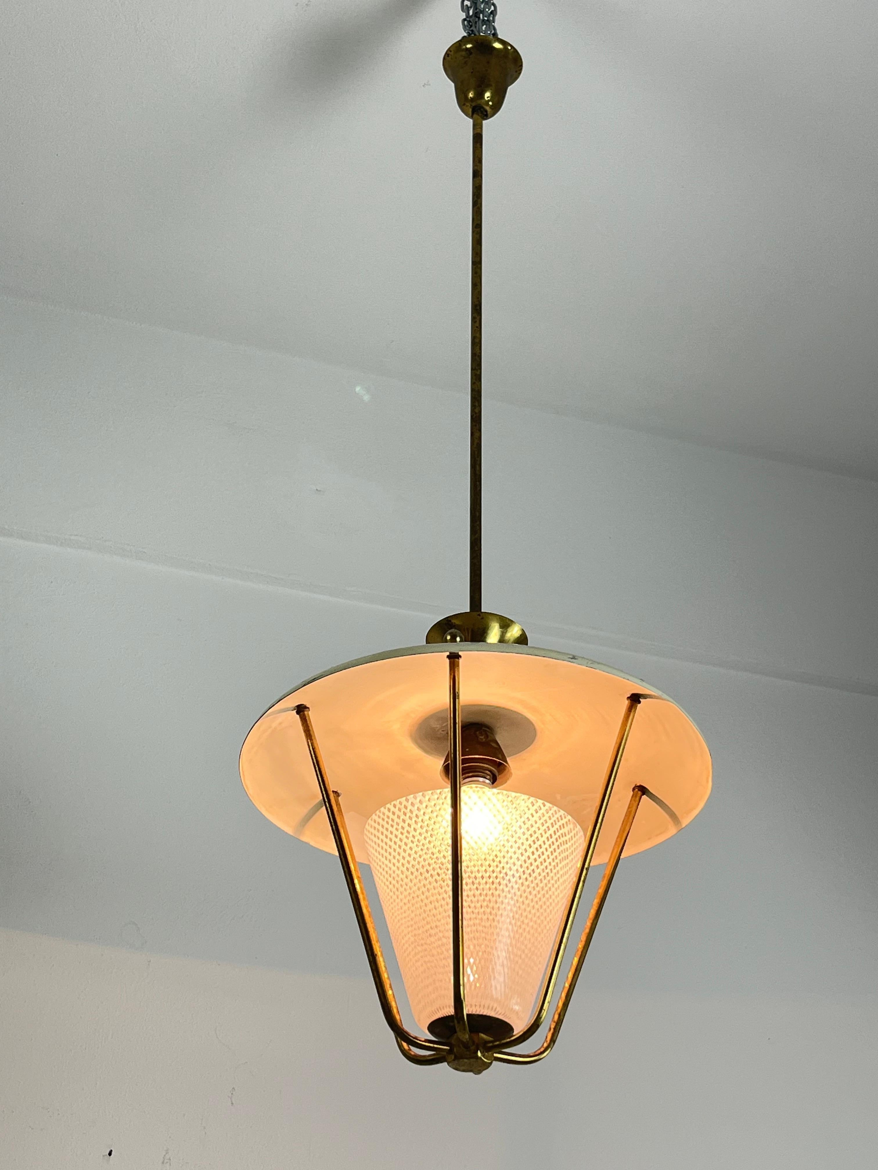 Lampadario di metà secolo attribuito a Venini in Reticello  Vetro e ottone, anni '50 in vendita 3