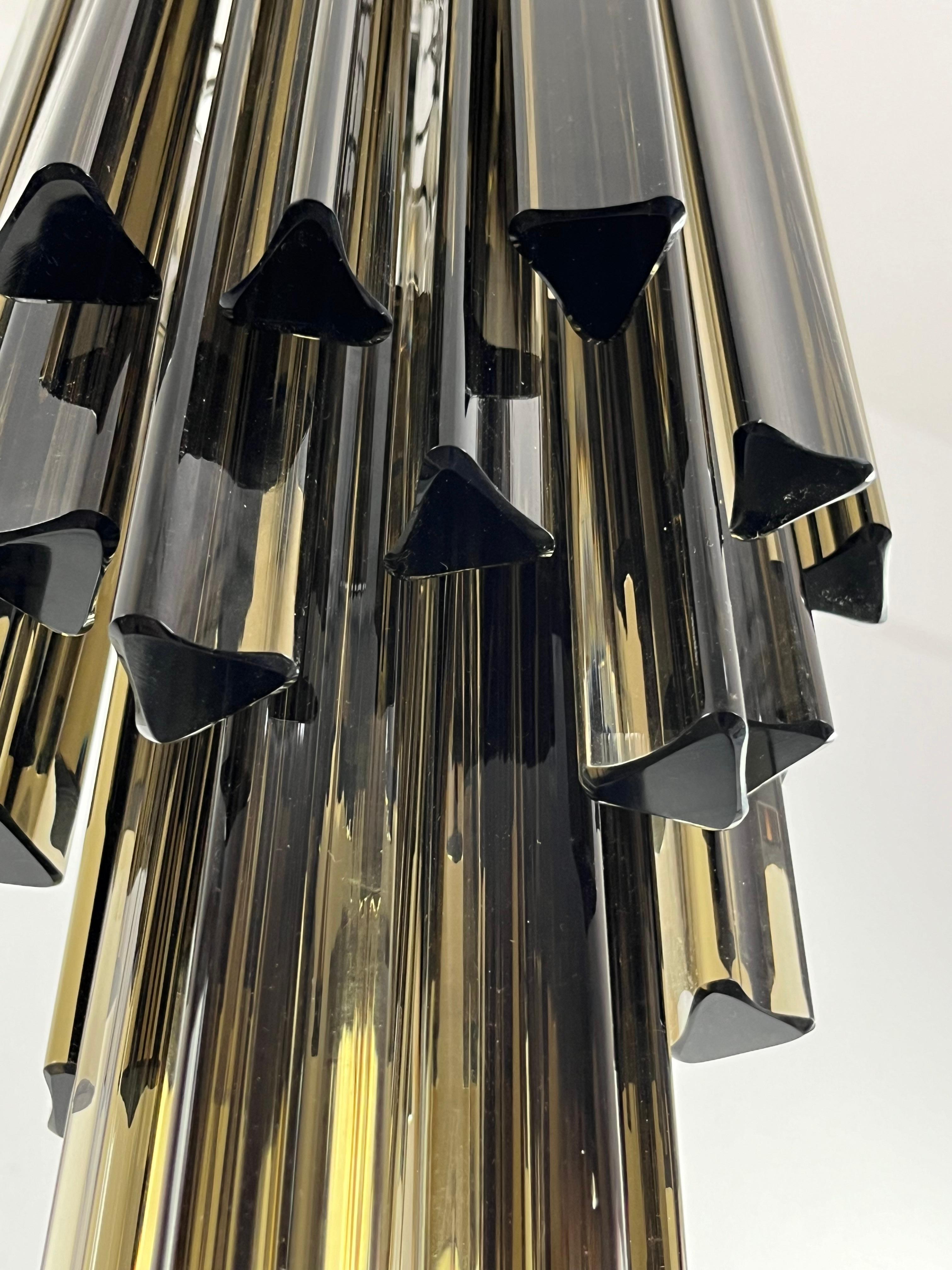 Mid-Century chandelier attributed to Venini with trilobed amber Murano glass, 1960s
3-lights, e14 lamps, metal structure.
Glasses intact.
Good condition.
We guarantee immediate shipping with adequate packaging and a trusted courier.