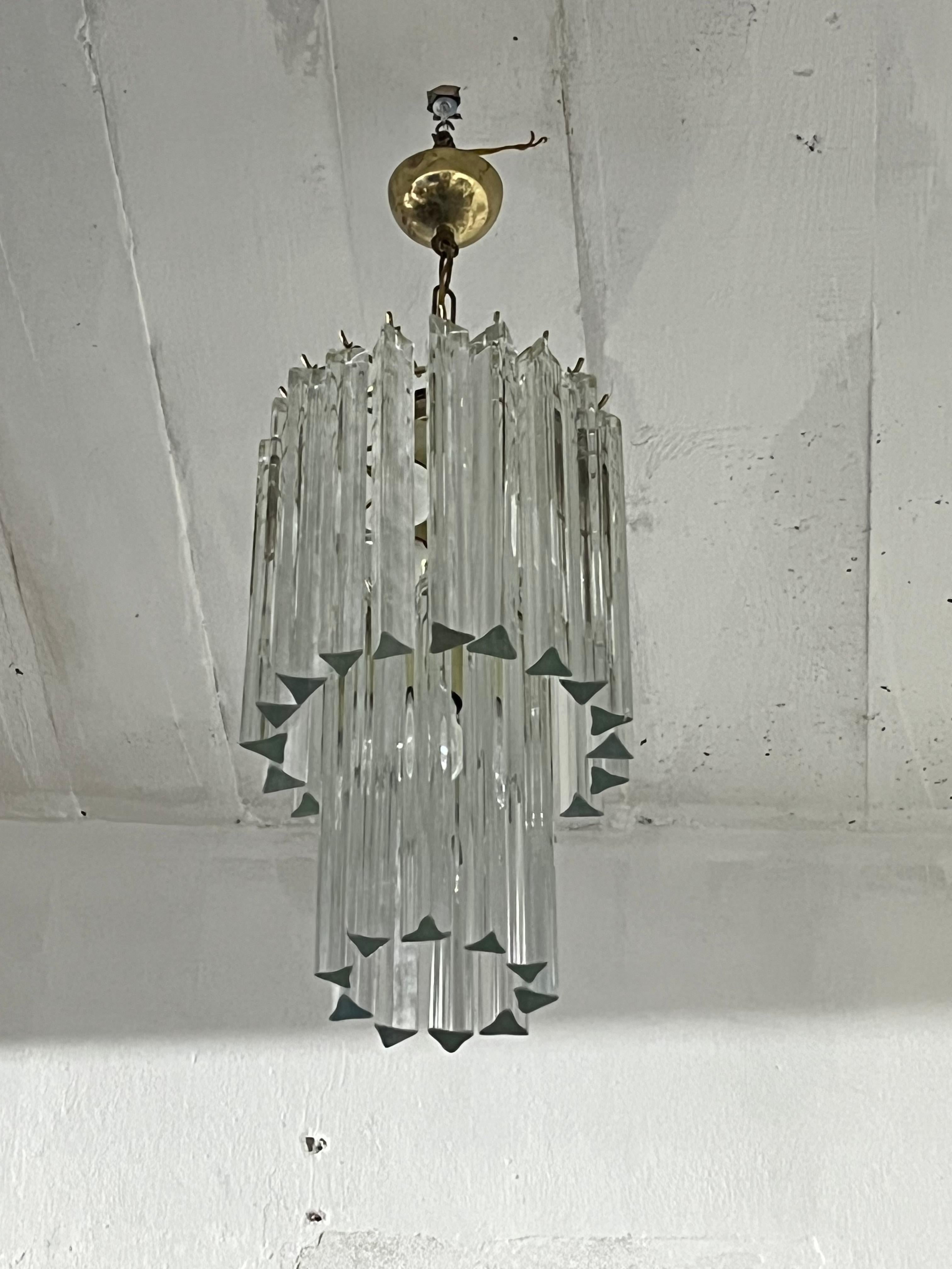 Italiano Lampadario di metà secolo attribuito a Venini con vetro di Murano trilobato 1960s in vendita