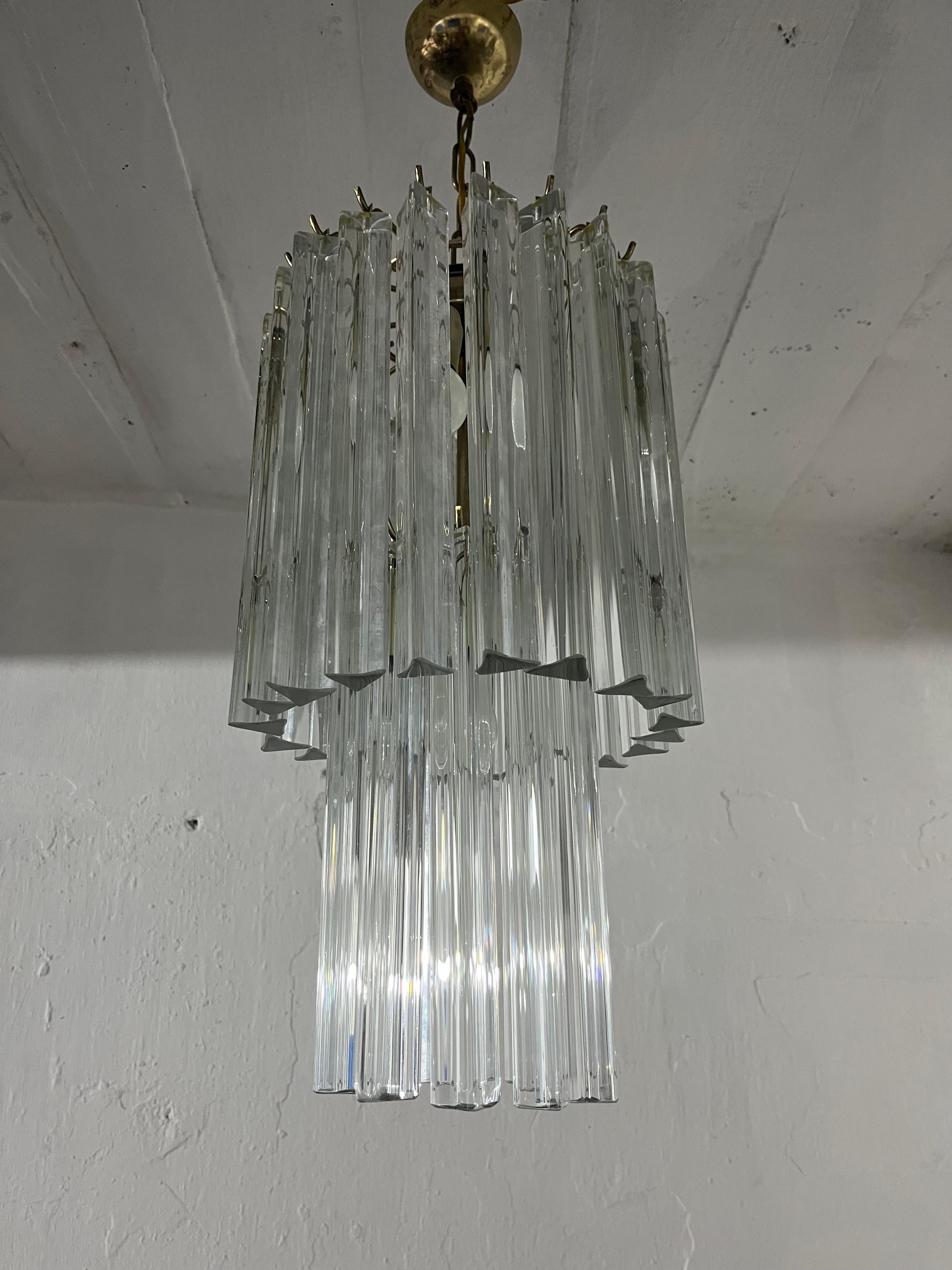 Lampadario di metà secolo attribuito a Venini con vetro di Murano trilobato 1960s In condizioni buone in vendita a Palermo, IT