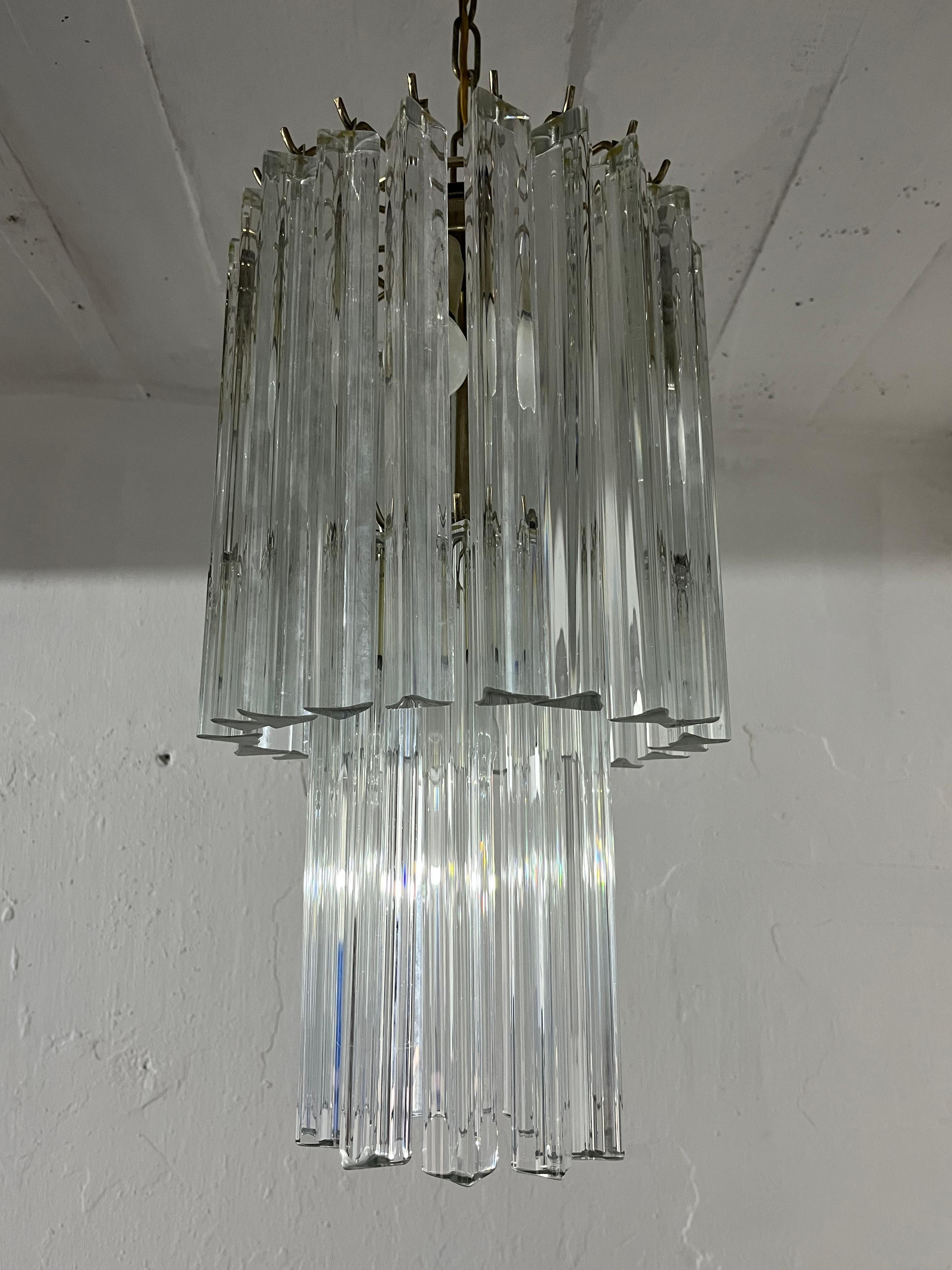 Metà XX secolo Lampadario di metà secolo attribuito a Venini con vetro di Murano trilobato 1960s in vendita