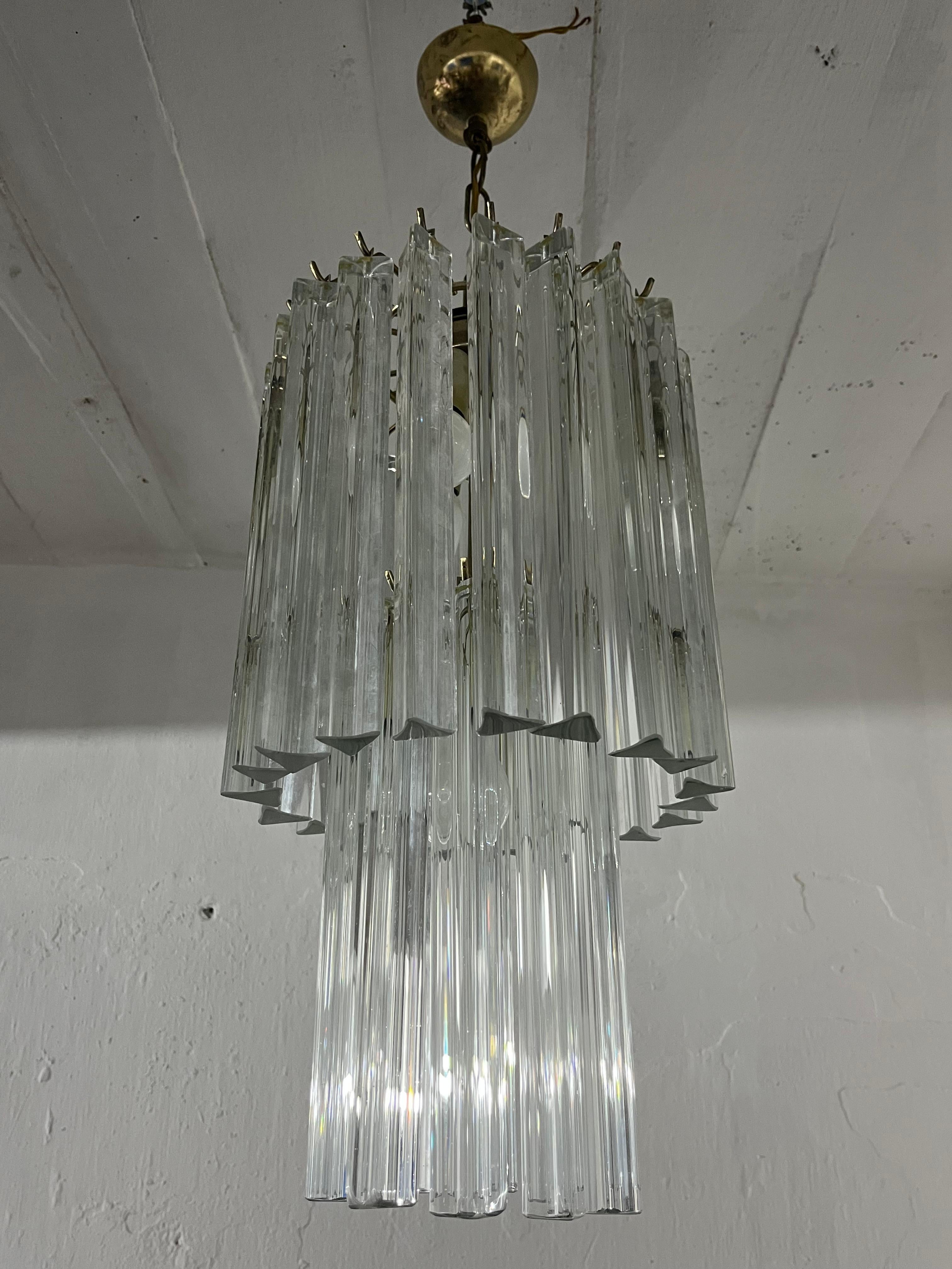 Metallo Lampadario di metà secolo attribuito a Venini con vetro di Murano trilobato 1960s in vendita