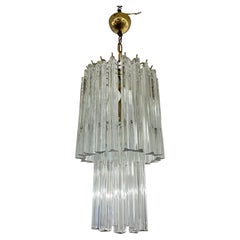 Venini zugeschriebener Kronleuchter aus der Mitte des Jahrhunderts mit dreilappigem Murano-Glas 1960er Jahre