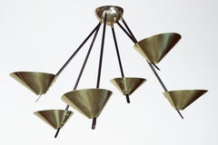 Kronleuchter im Mid-Century-Stil, Messing und schwarze Emaille, von Bourgeois Boheme Atelier