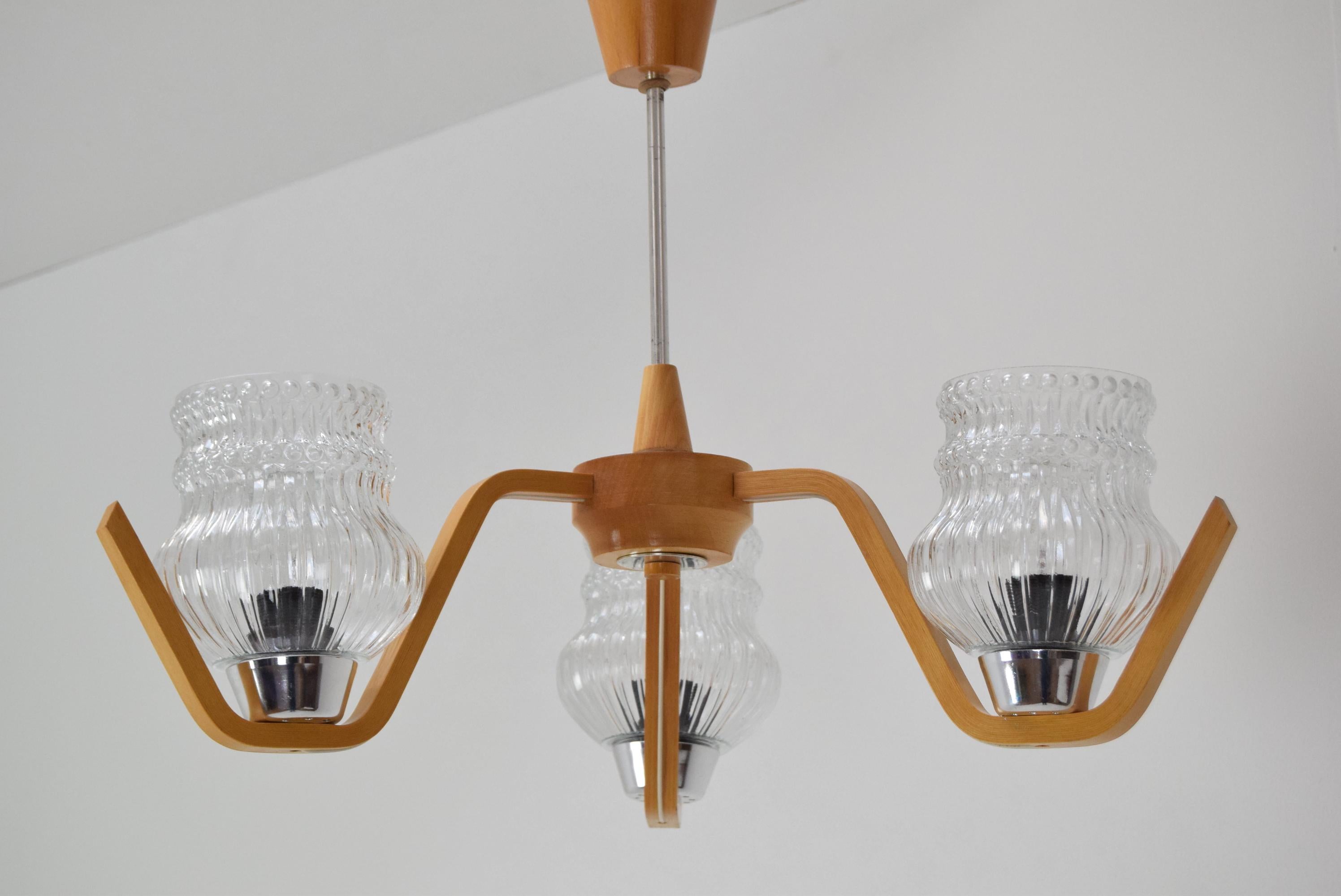 Mid-Century Chandelier by Drevo Humpolec, 1970's In Good Condition For Sale In Praha, CZ