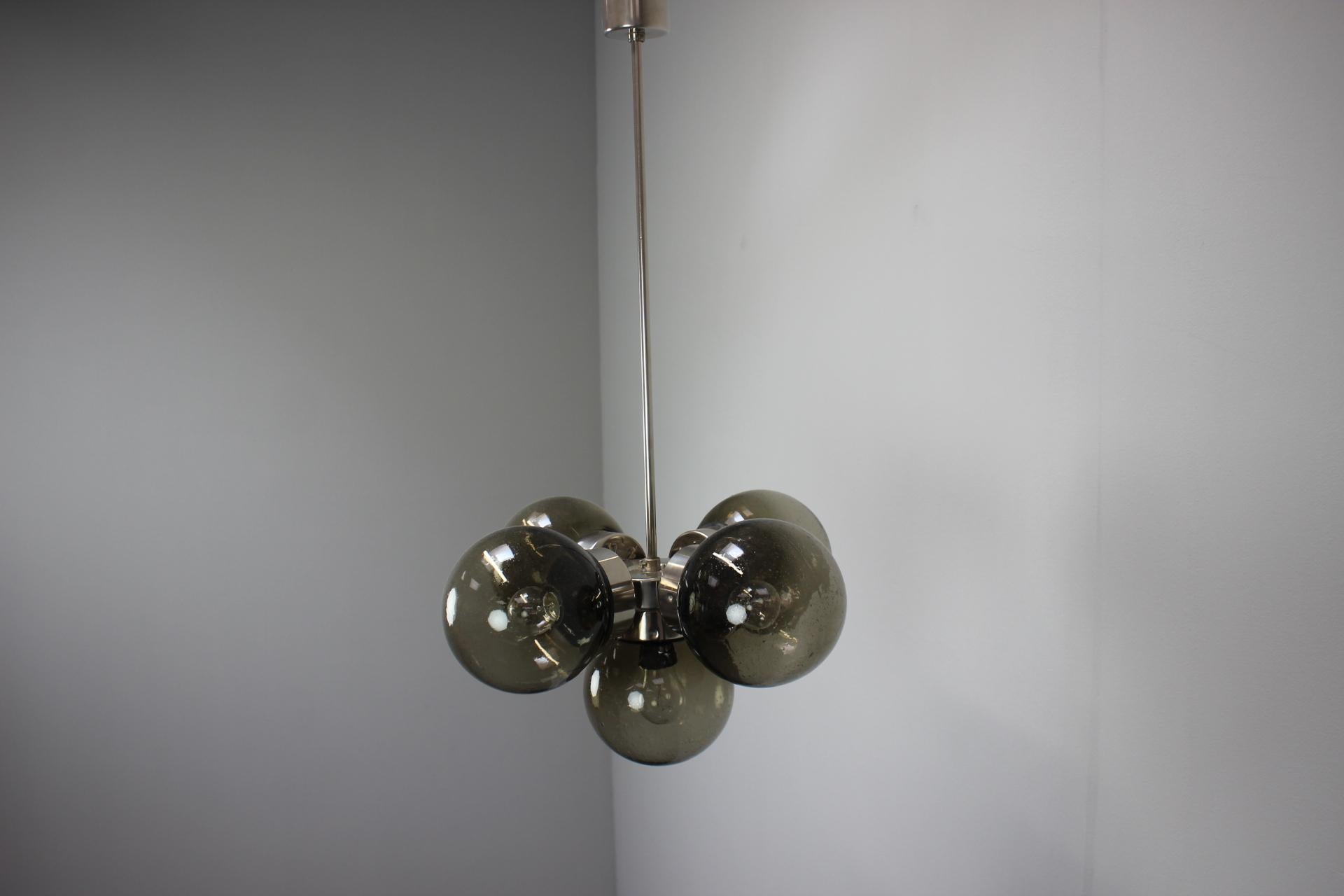 - Mid-Century Chandelier by Kamenicky Senov, 1970s,
- made of metal and glass,
- shows signs of wear and age (scratches, etc.),
- in good original condition,