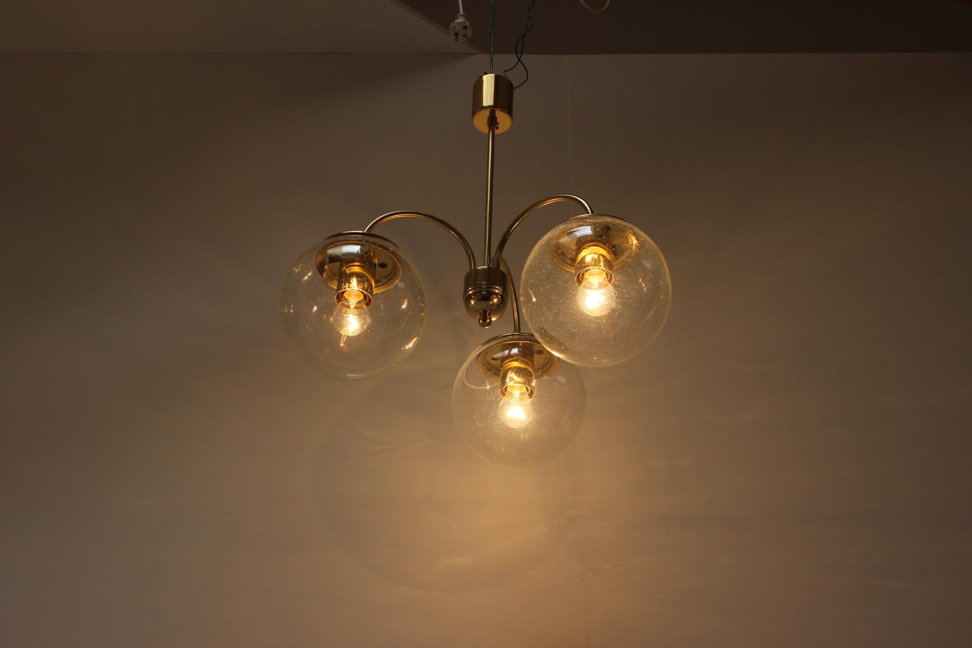 Lampadario di metà secolo di Kamenický Šenov, anni '70. In condizioni buone in vendita a Praha, CZ