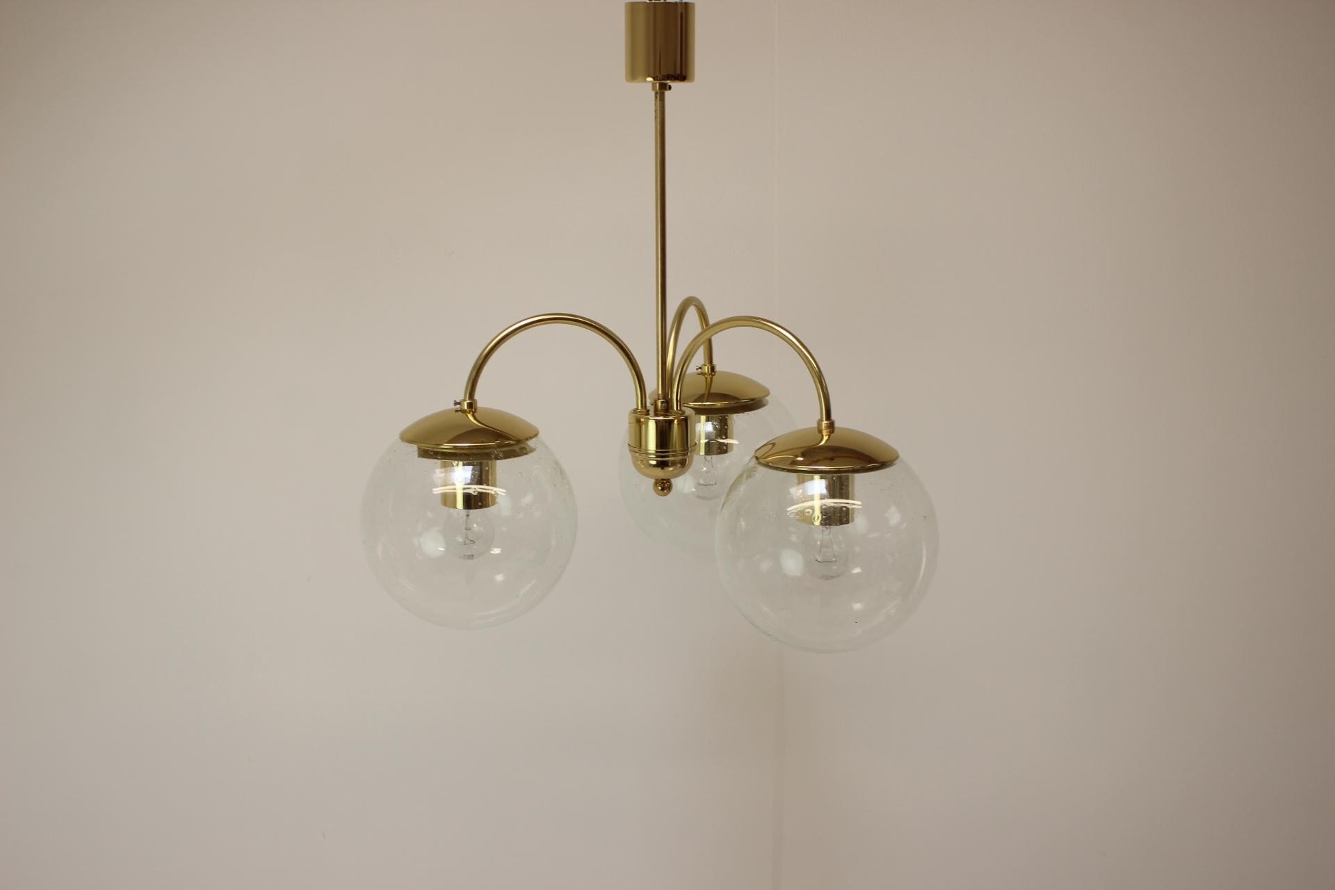 Lampadario di metà secolo di Kamenický Šenov, anni '70. in vendita 1