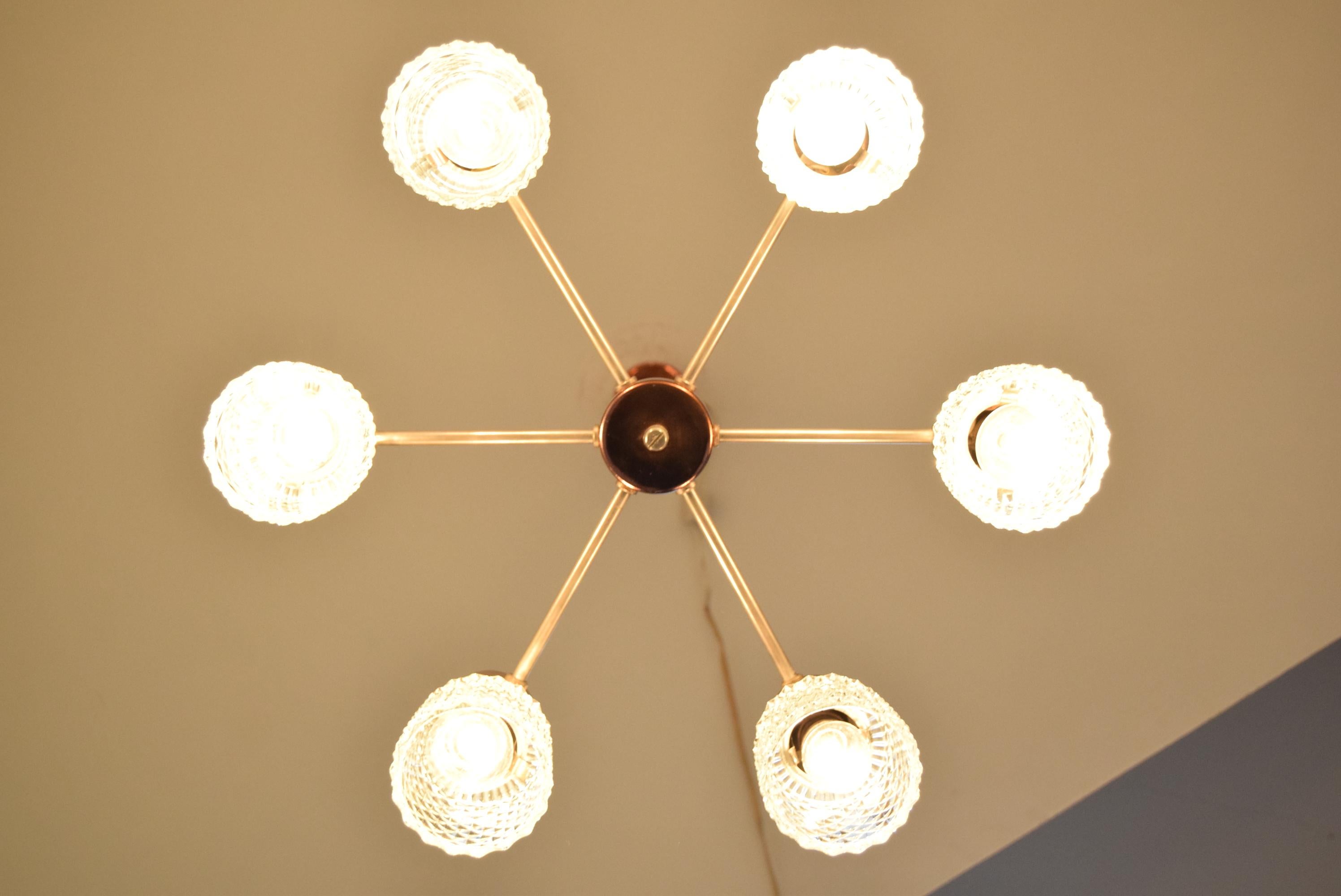 Metà XX secolo Lampadario di metà secolo di Kamenicky Senov, anni '60 in vendita