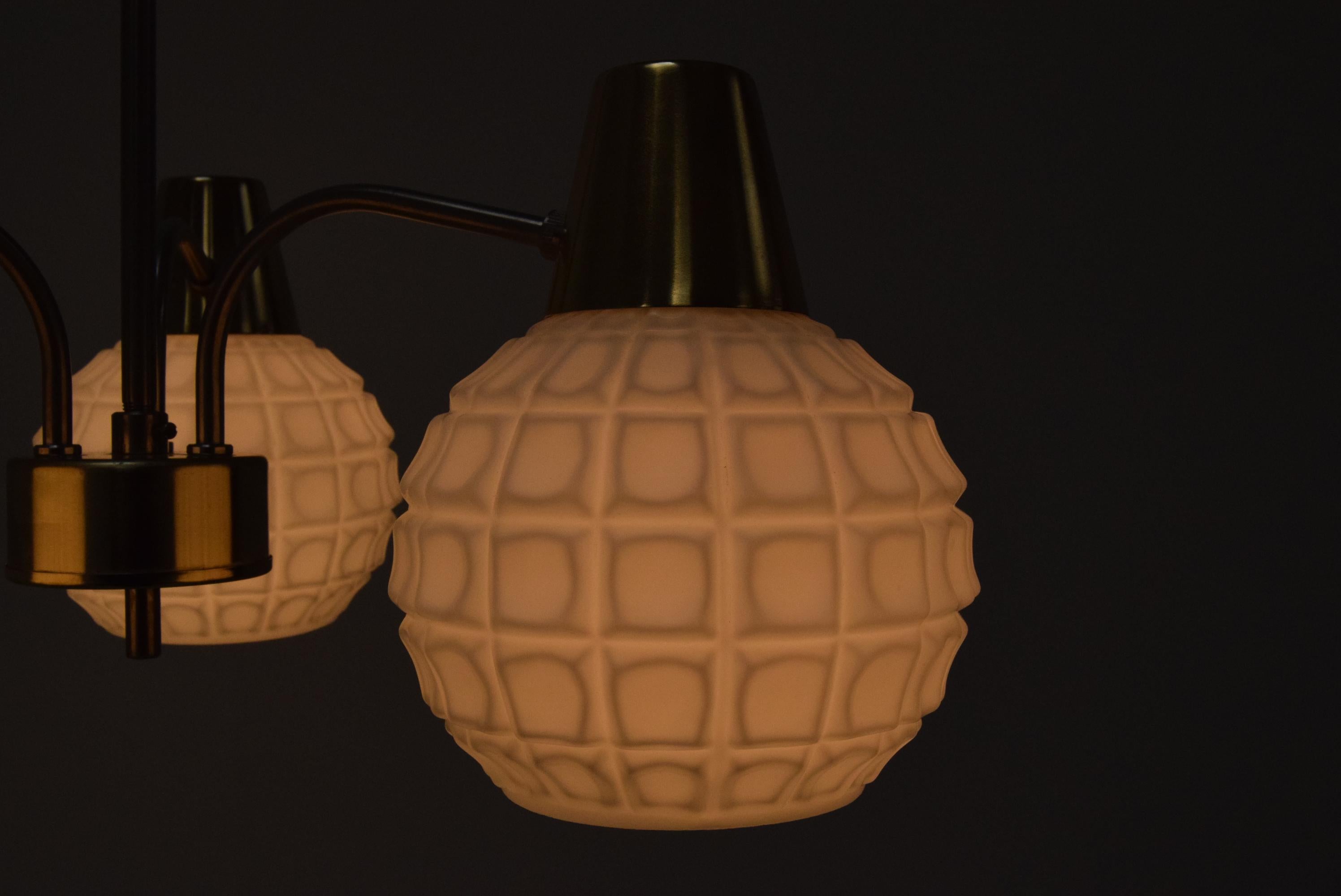 Metà XX secolo Lampadario di metà secolo di Kamenicky Senov, anni '60 in vendita