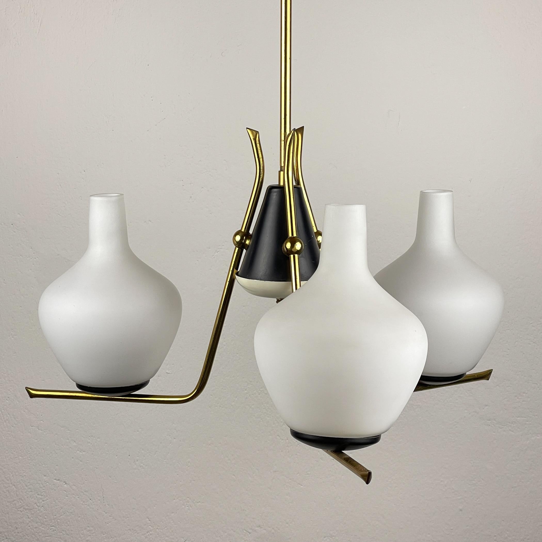 Italian Mid-century chandelier by Stilnovo, Italy 1950s For Sale