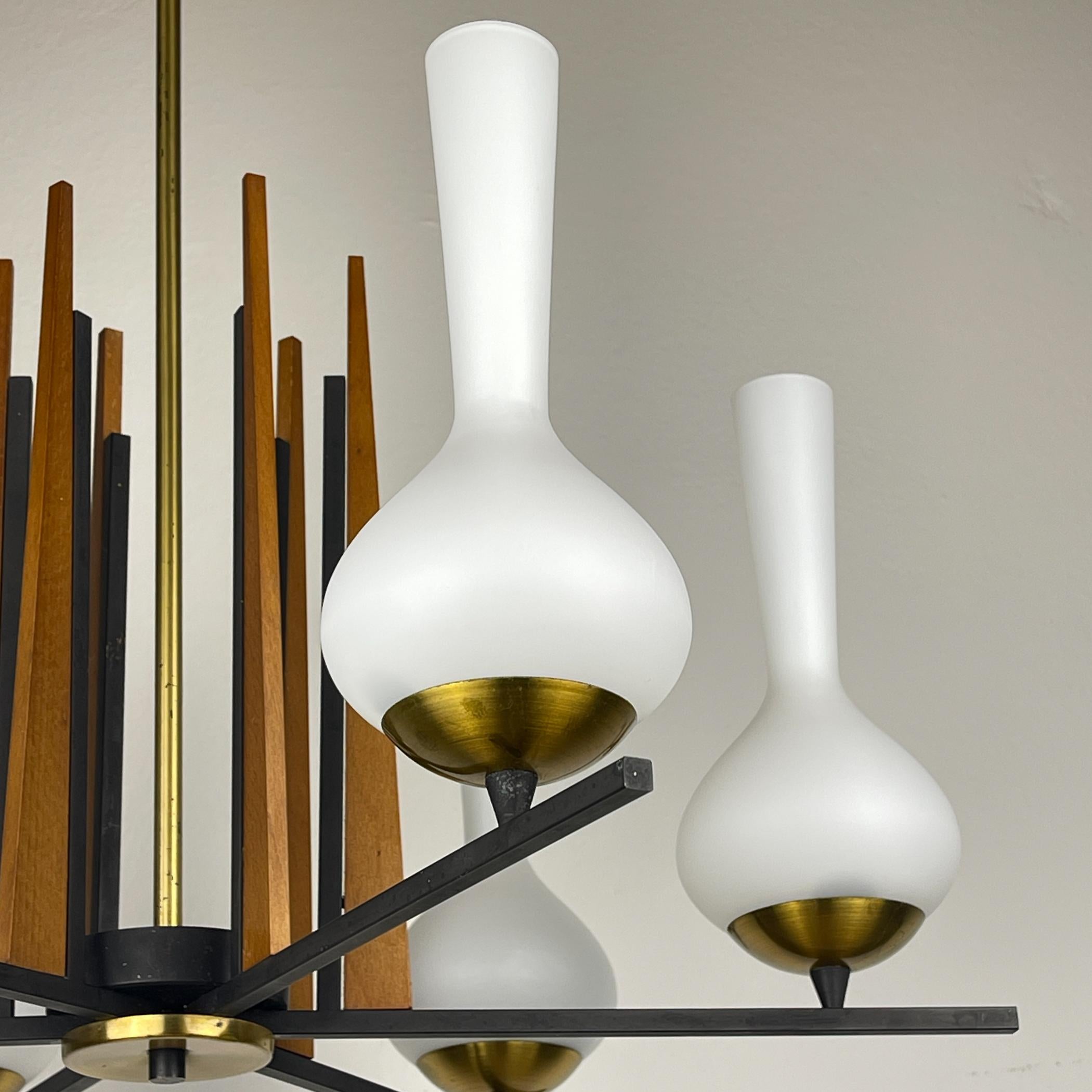 Mid-century chandelier by Stilnovo, Italy 1960s In Good Condition In Miklavž Pri Taboru, SI