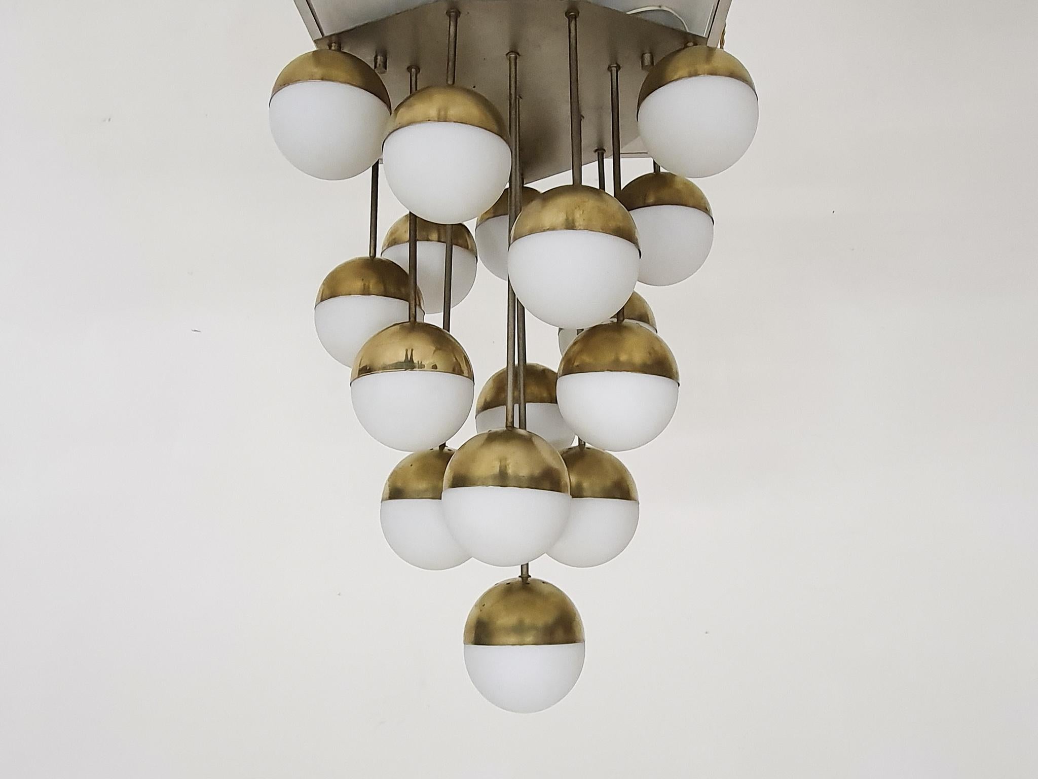 20th Century Mid-century chandelier by Stilnovo with 16 globes, Italy 1960's For Sale