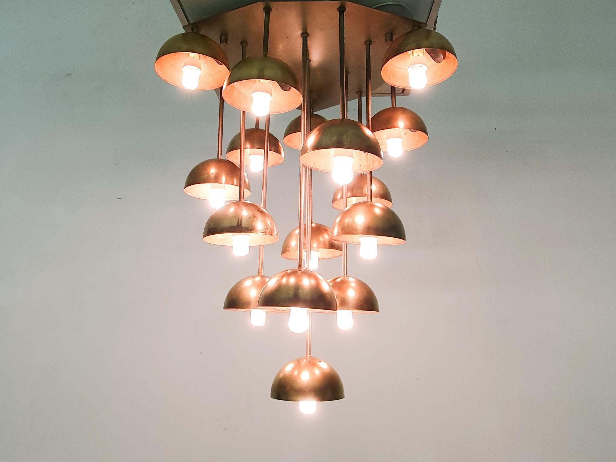 Brass Mid-century chandelier by Stilnovo with 16 globes, Italy 1960's For Sale