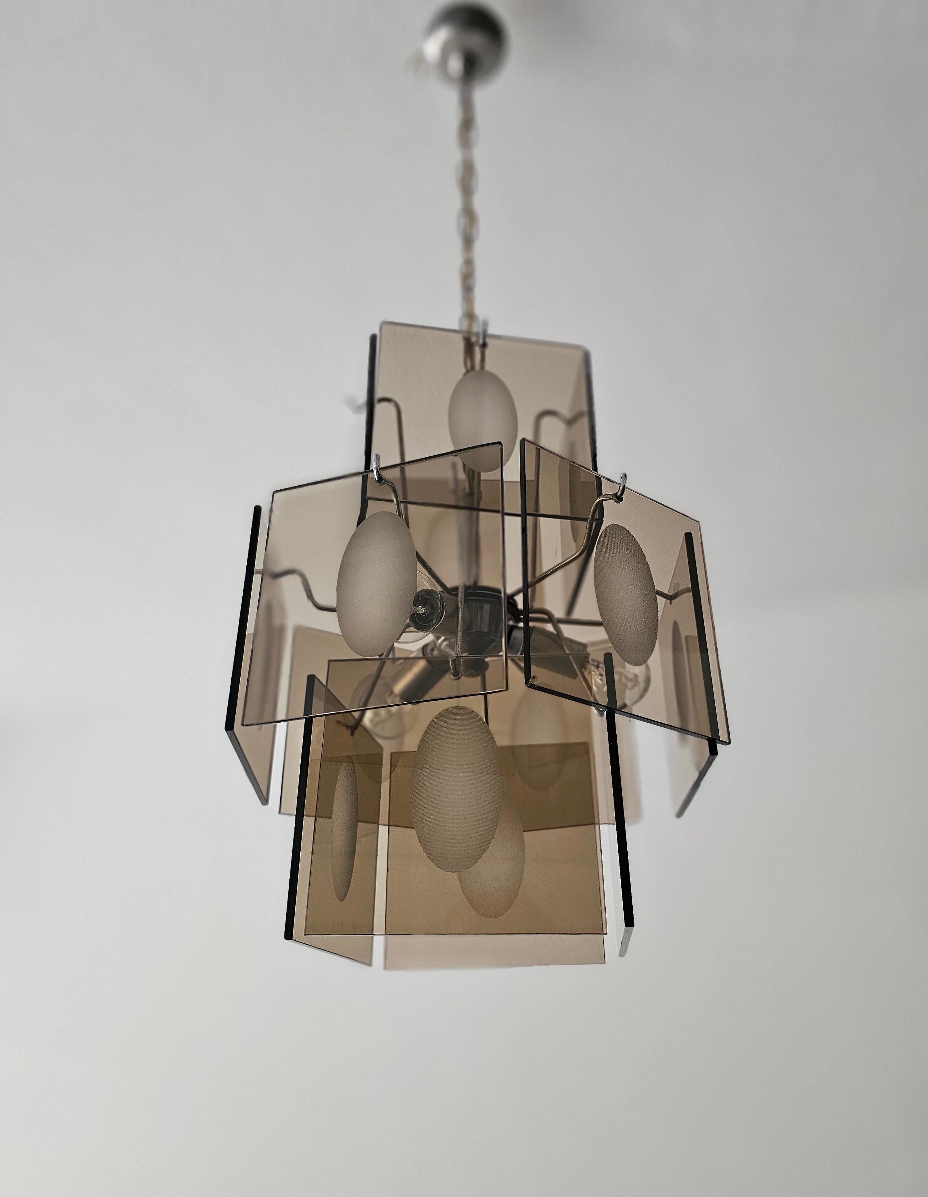 Three-level chromed chandelier with particular square-shaped smoked glass. It has three E14 lights. Much appreciated for modest environments. Please watch the video and photos carefully, thank you.


Glass measures: 15 x 15 cm.


NOTE: We offer our