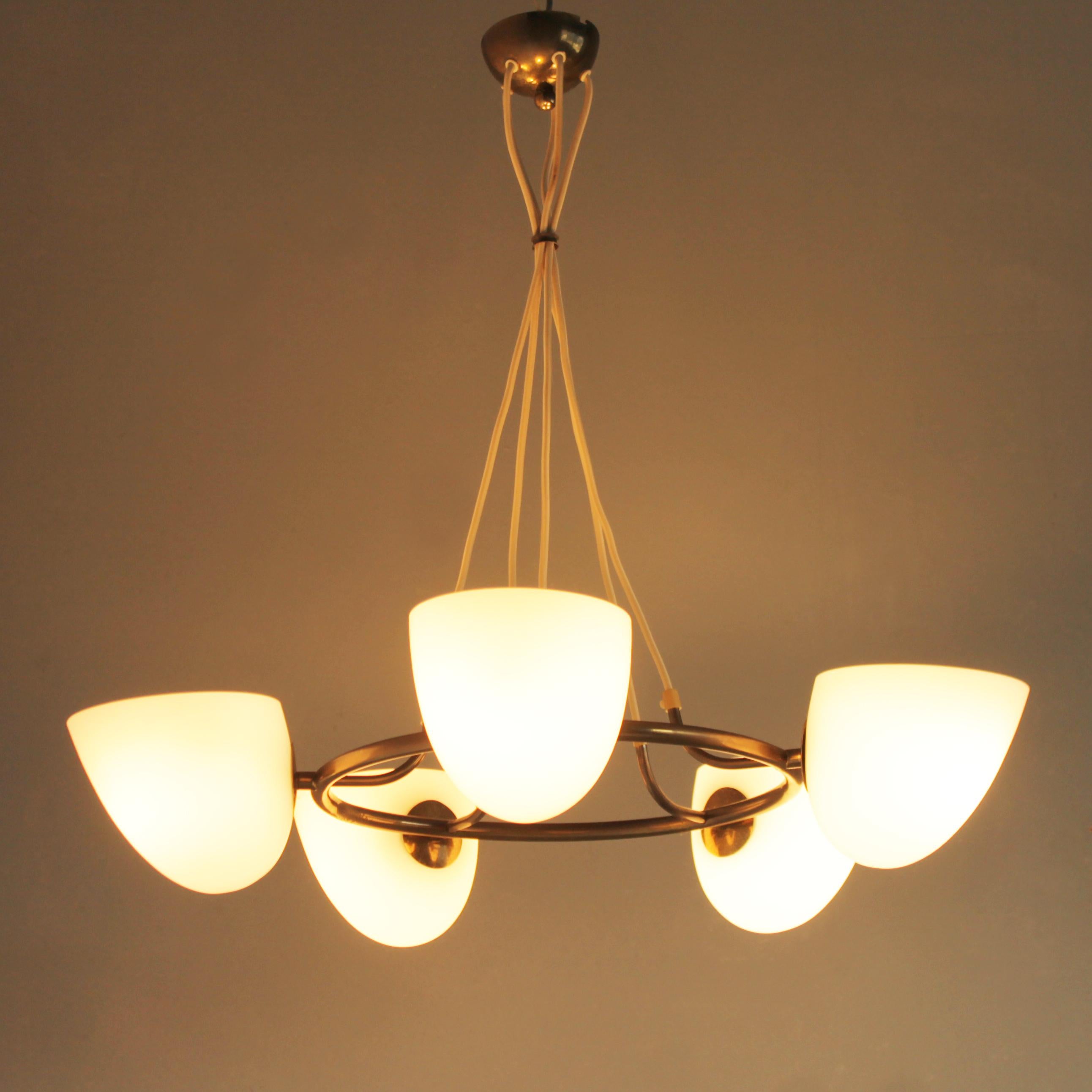 Mid Century chandelier in brass and glass by Hans Bengstrom Scandinavian 1950s For Sale 4